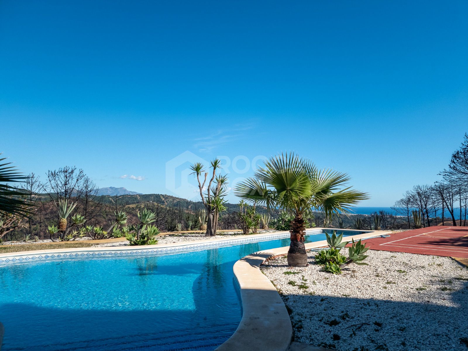 Country estate for sale in Estepona