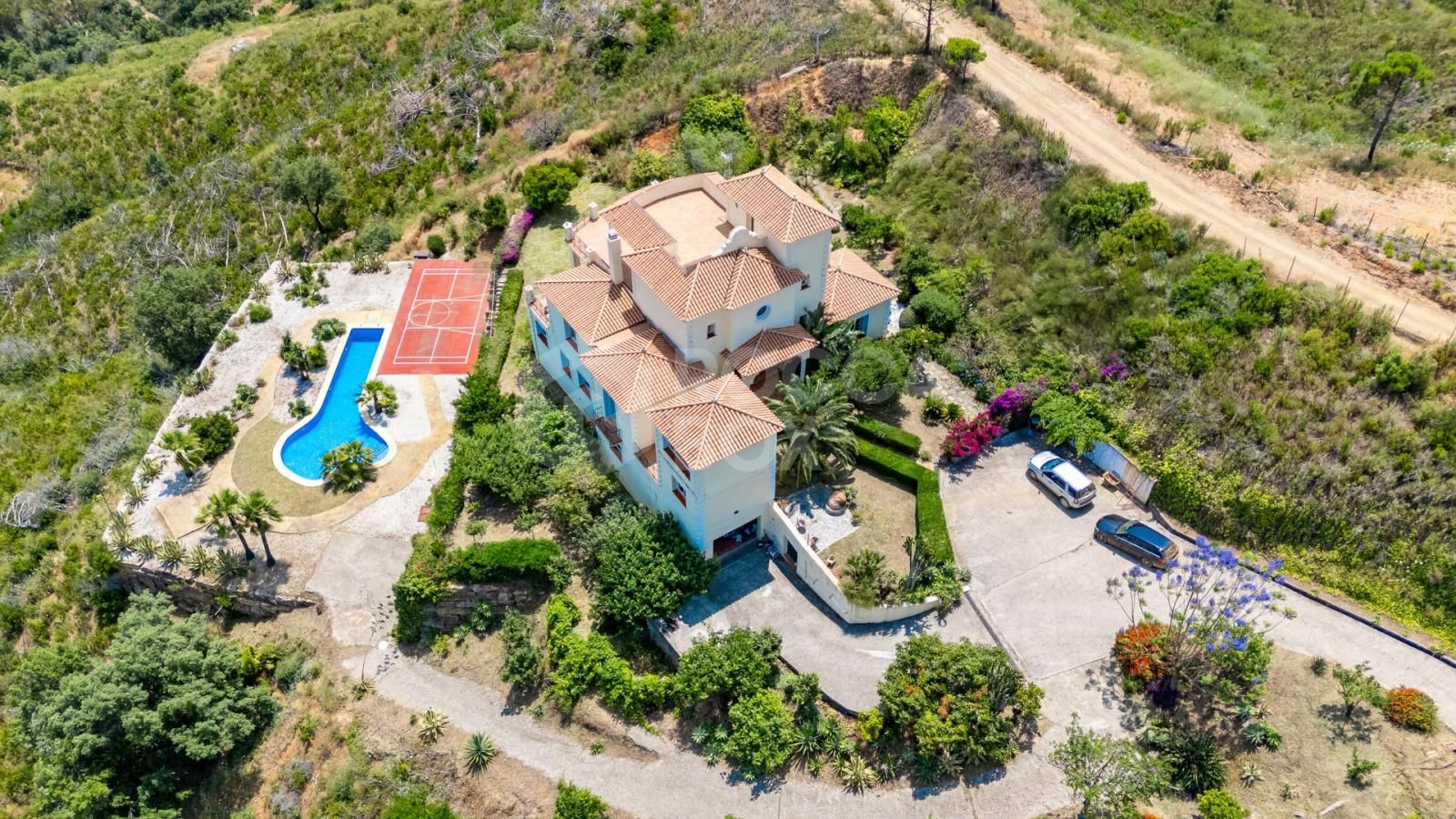 Country estate for sale in Estepona