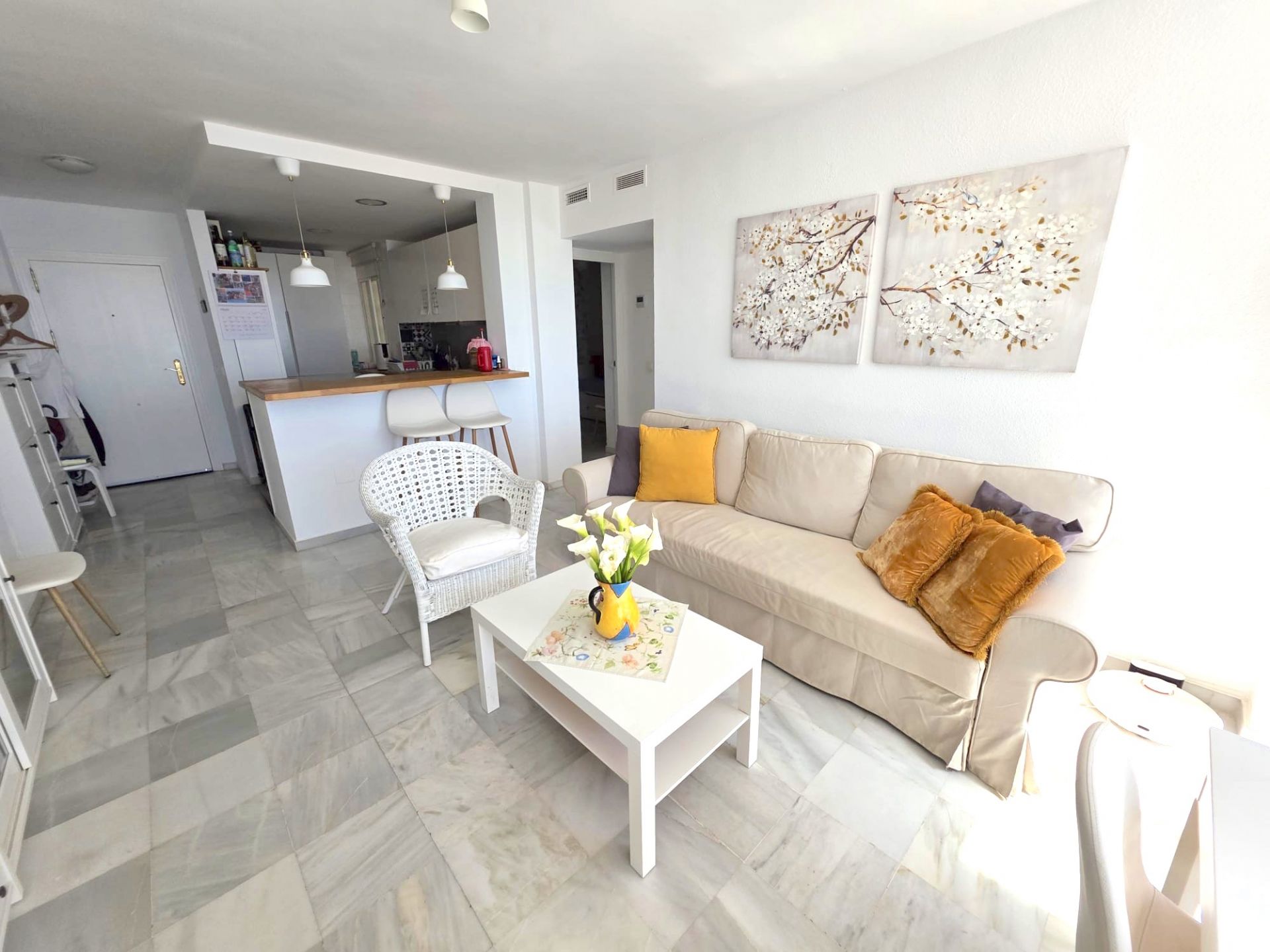Piso en Primera Línea de Playa con Vistas Frontales al Mar en venta en Sabinillas