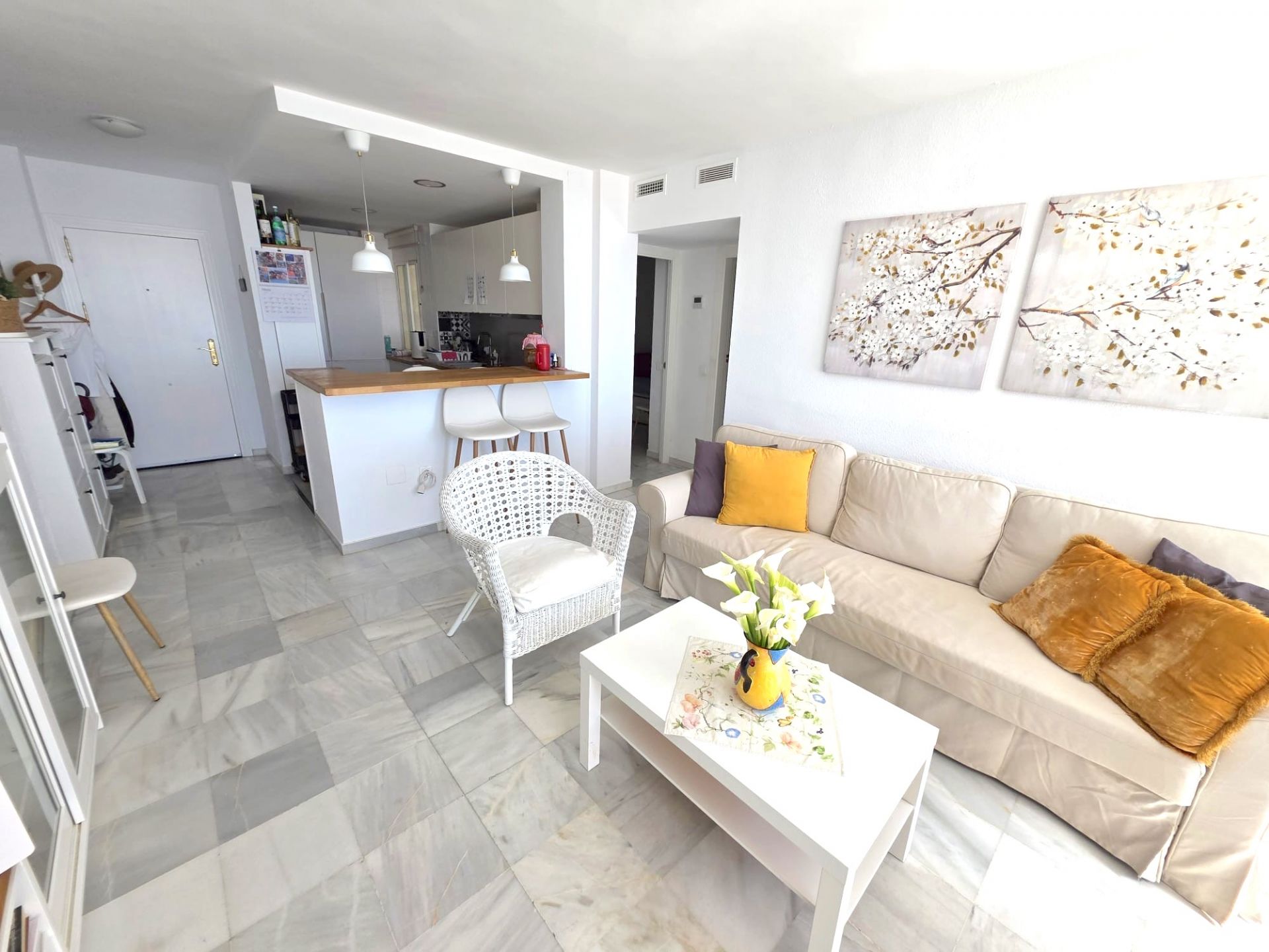 Piso en Primera Línea de Playa con Vistas Frontales al Mar en venta en Sabinillas