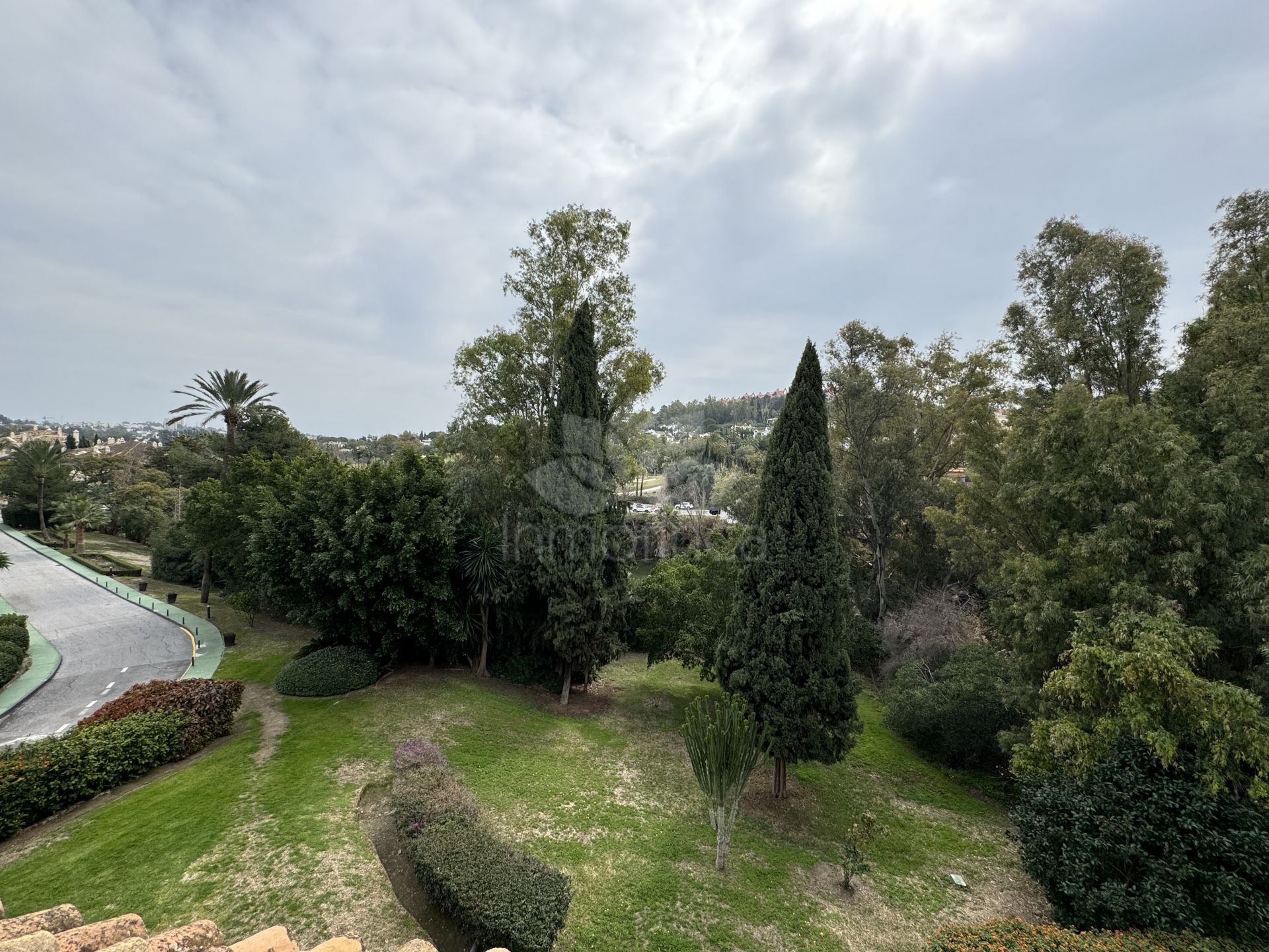 Duplex in Country Club Las Brisas, Marbella