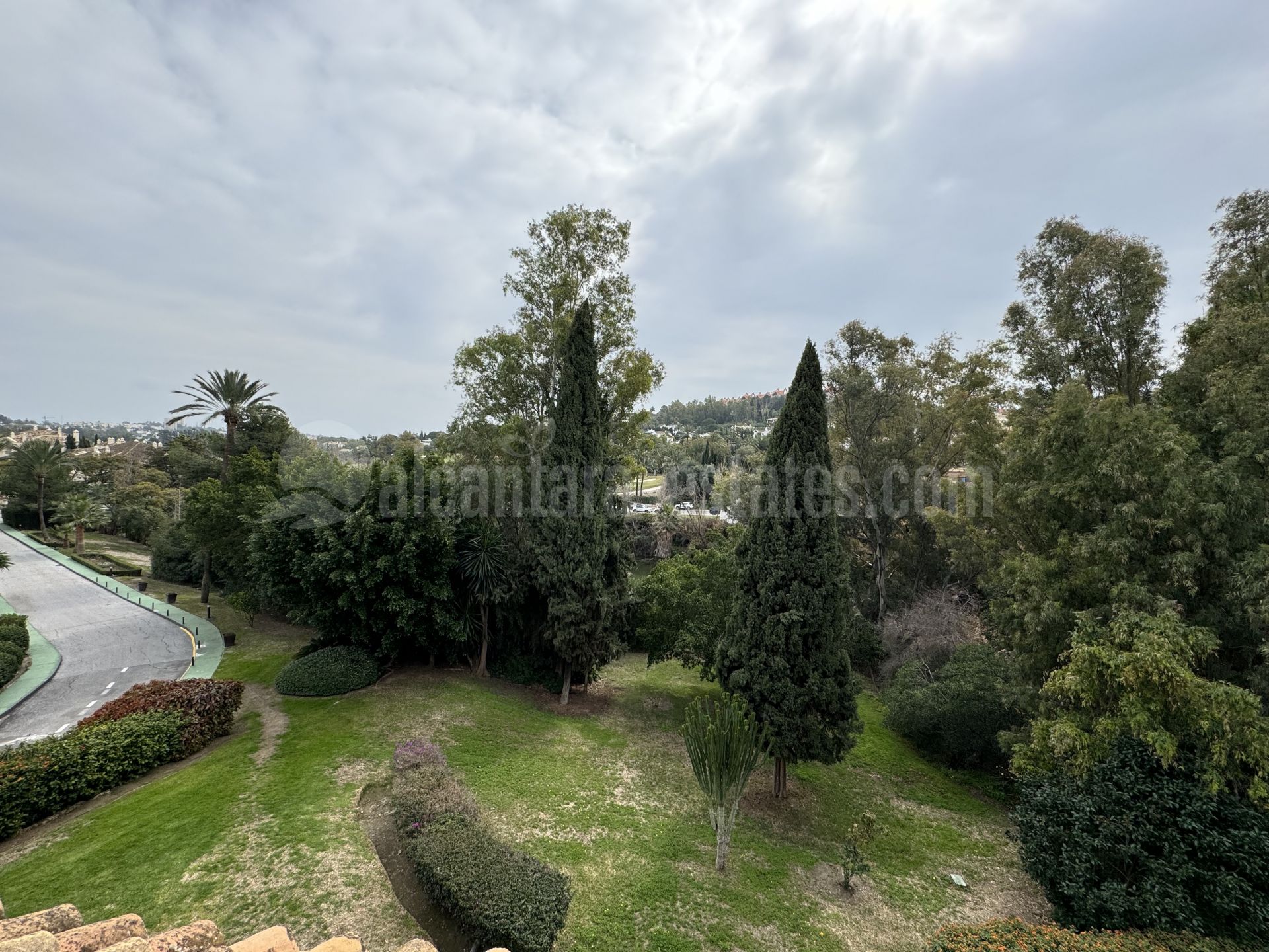 Duplex en Country Club Las Brisas, Marbella