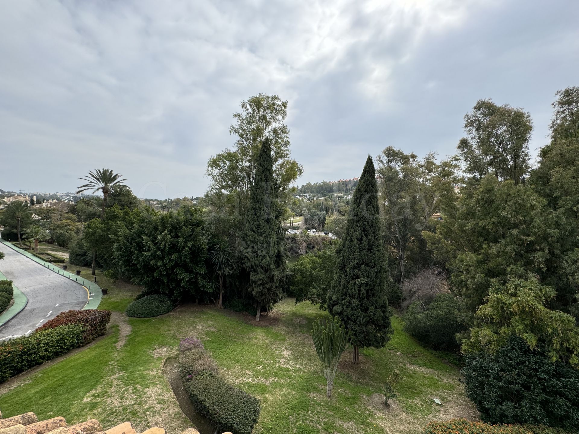 Duplex en Country Club Las Brisas, Marbella