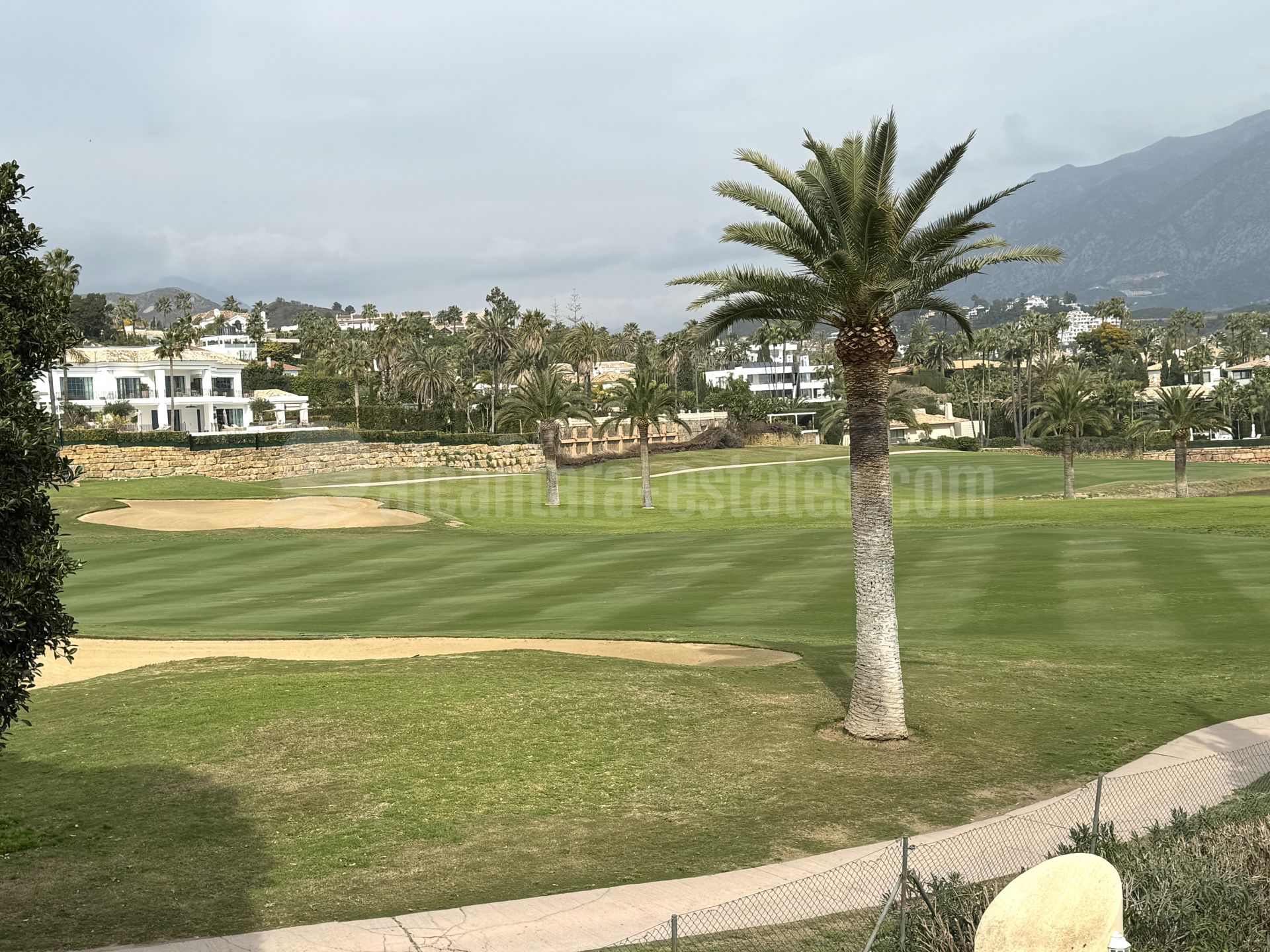 Duplex en Country Club Las Brisas, Marbella