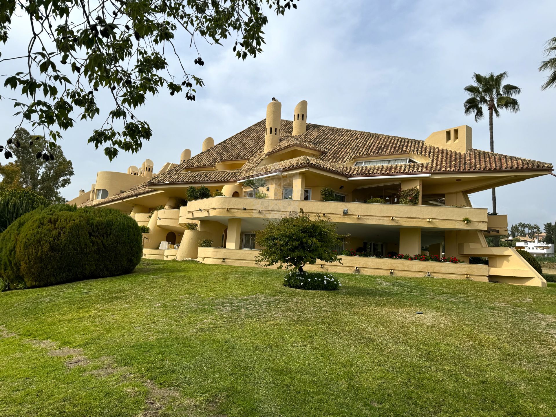 Duplex in Country Club Las Brisas, Marbella