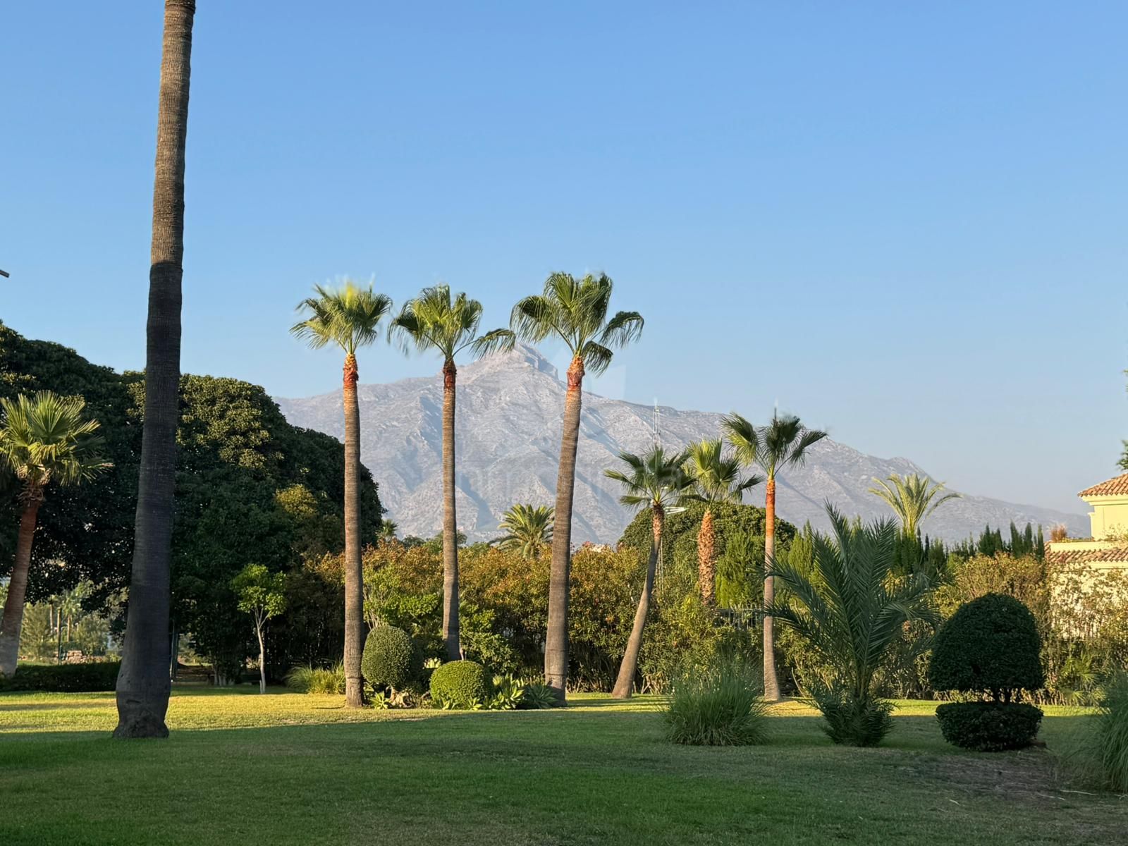 Duplex in Country Club Las Brisas, Marbella