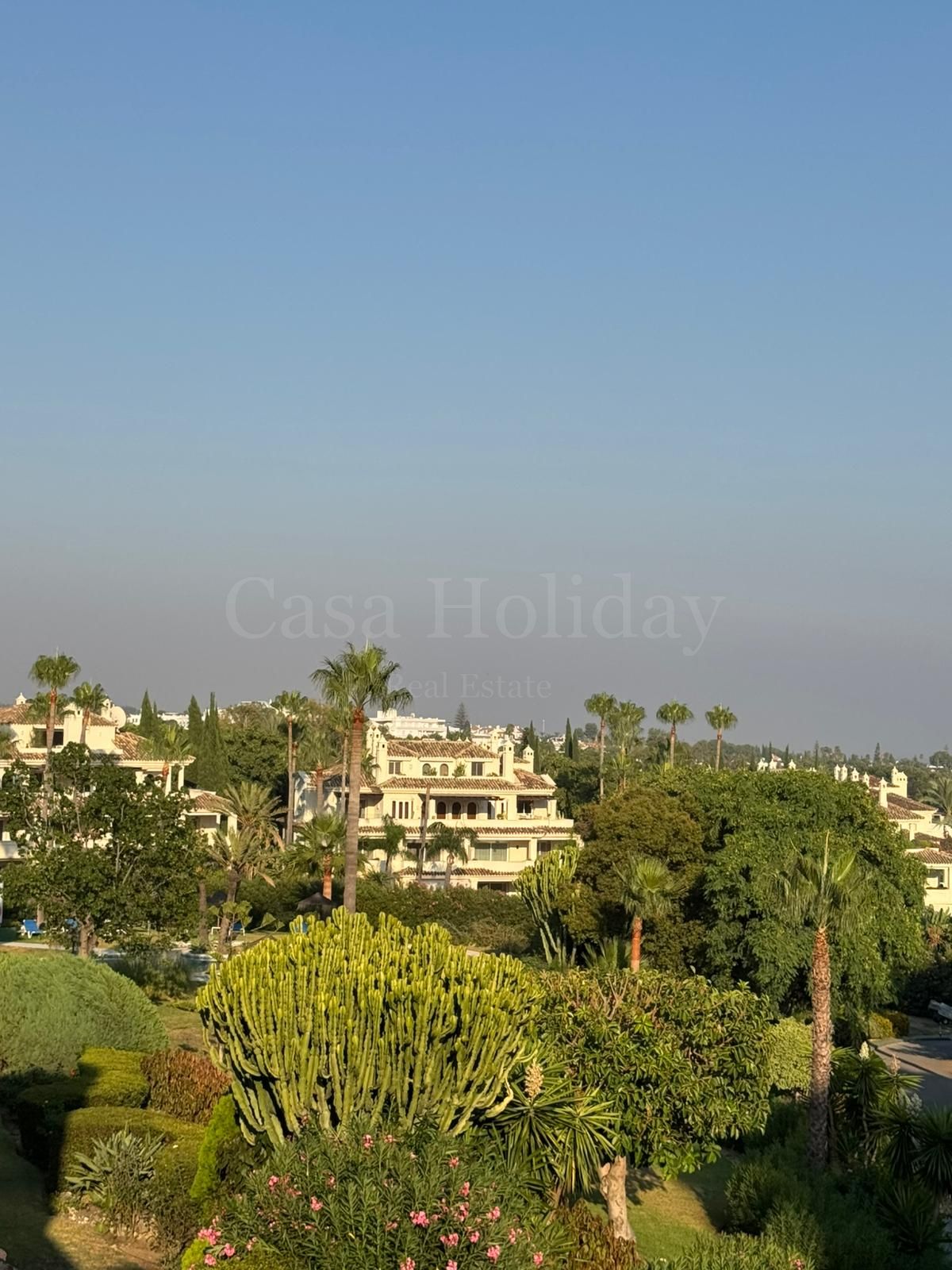 Duplex en Country Club Las Brisas, Marbella