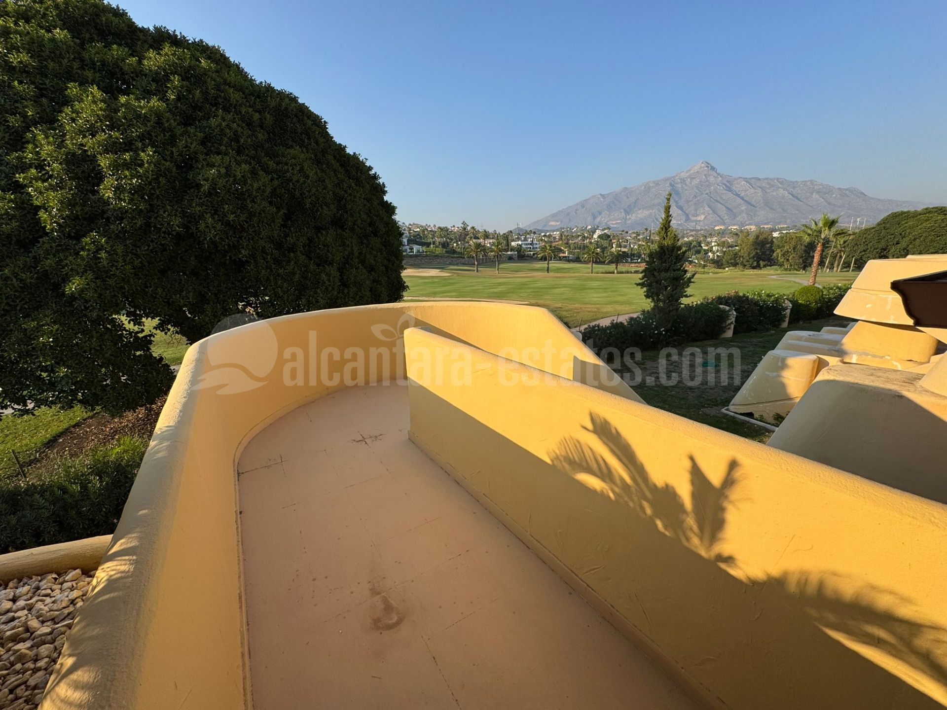 Duplex en Country Club Las Brisas, Marbella