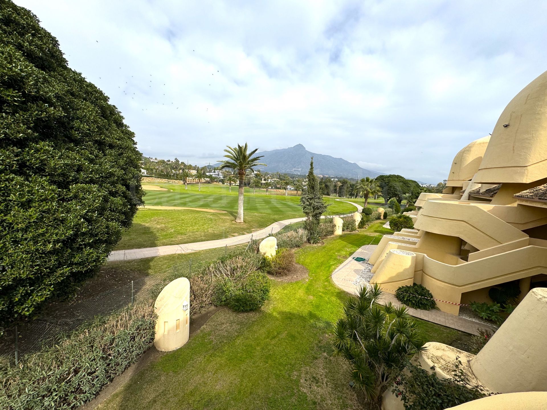 Duplex en Country Club Las Brisas, Marbella