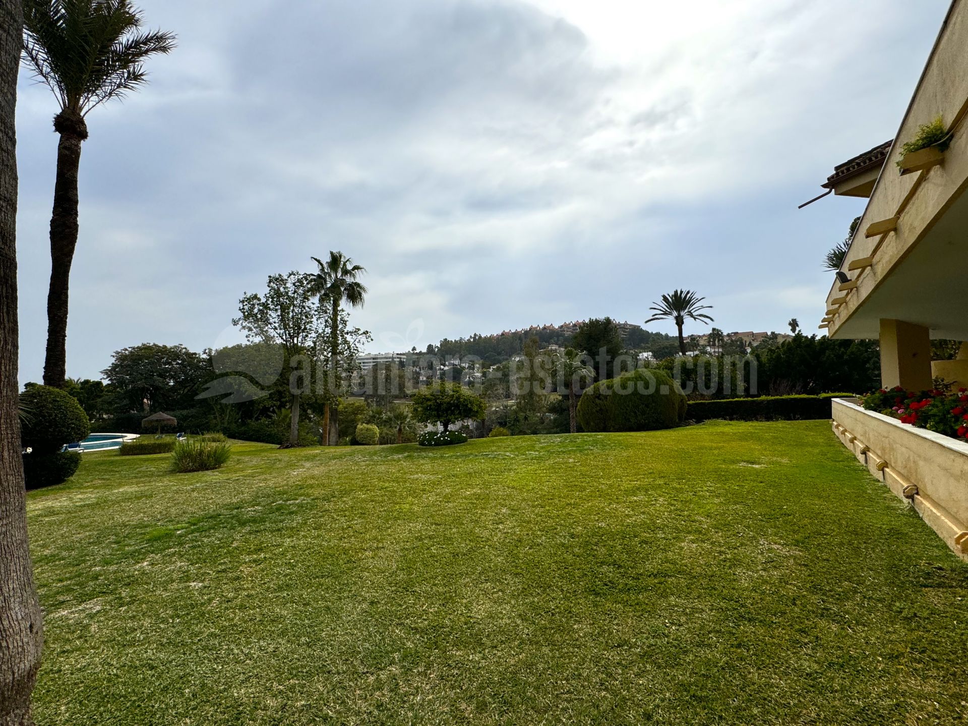 Duplex en Country Club Las Brisas, Marbella