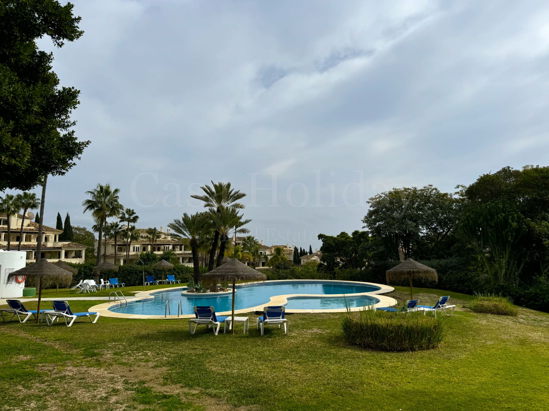 Duplex en Country Club Las Brisas, Marbella