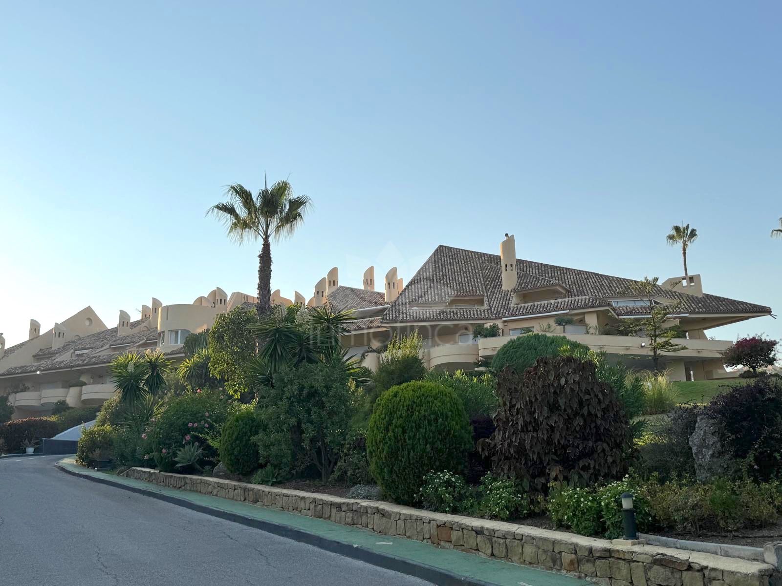 Duplex in Country Club Las Brisas, Marbella