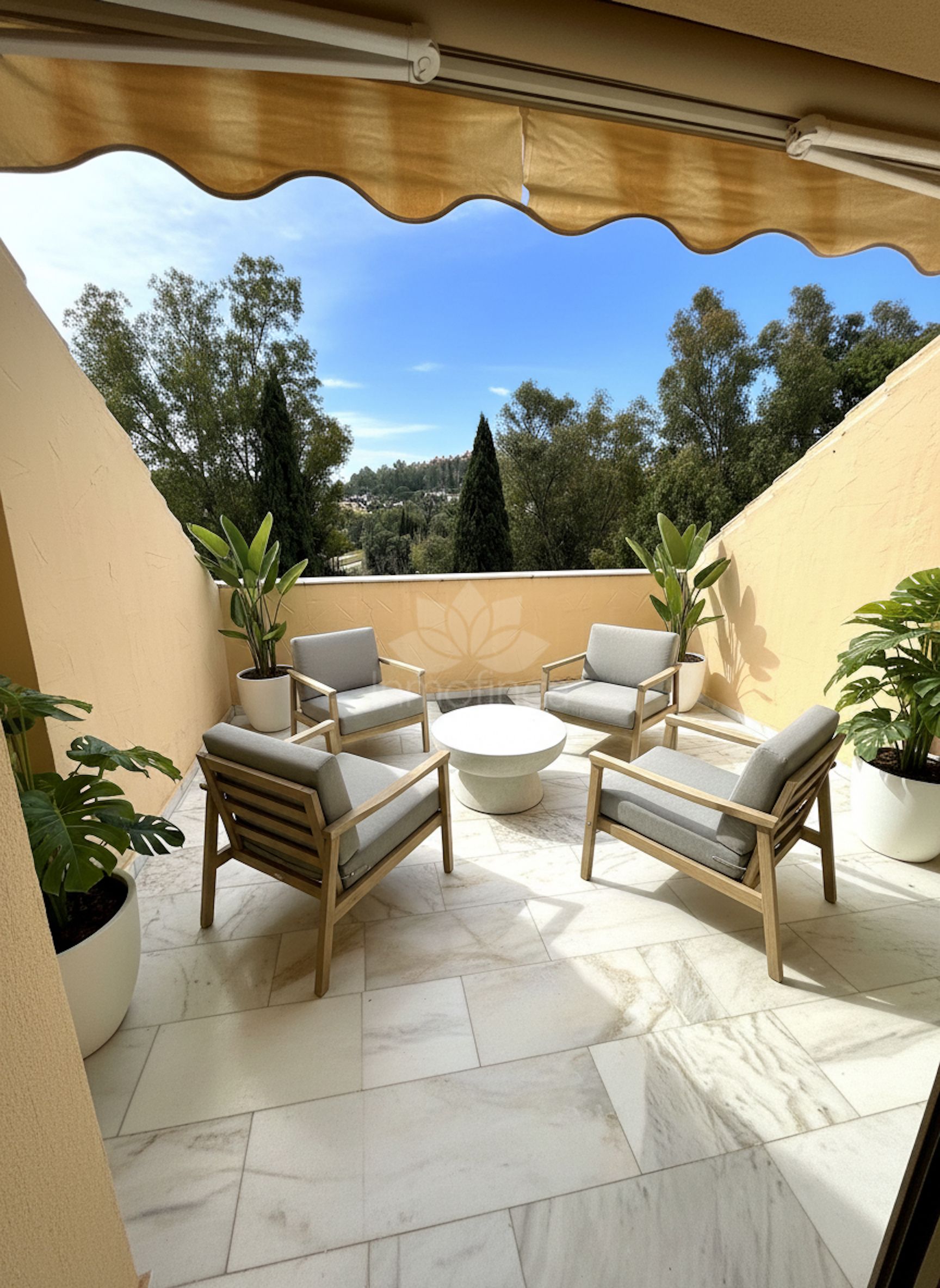 Duplex en Country Club Las Brisas, Marbella