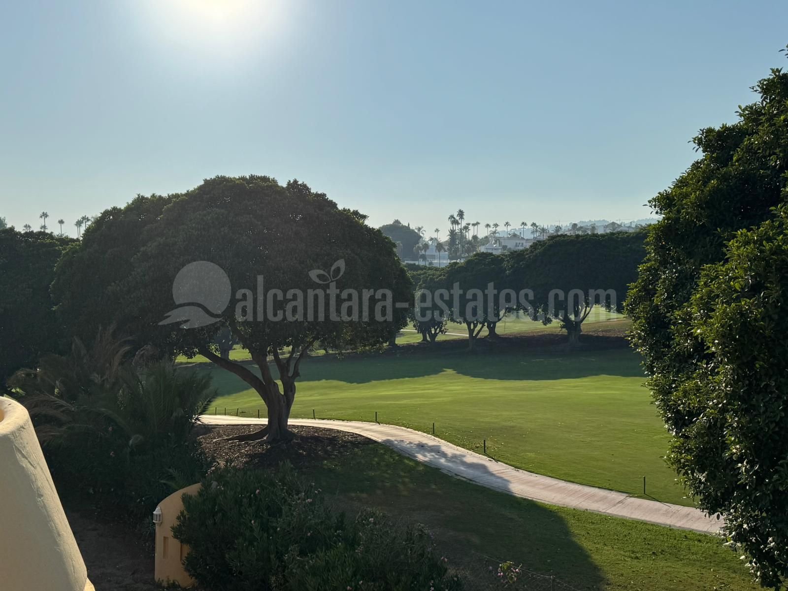 Duplex en Country Club Las Brisas, Marbella