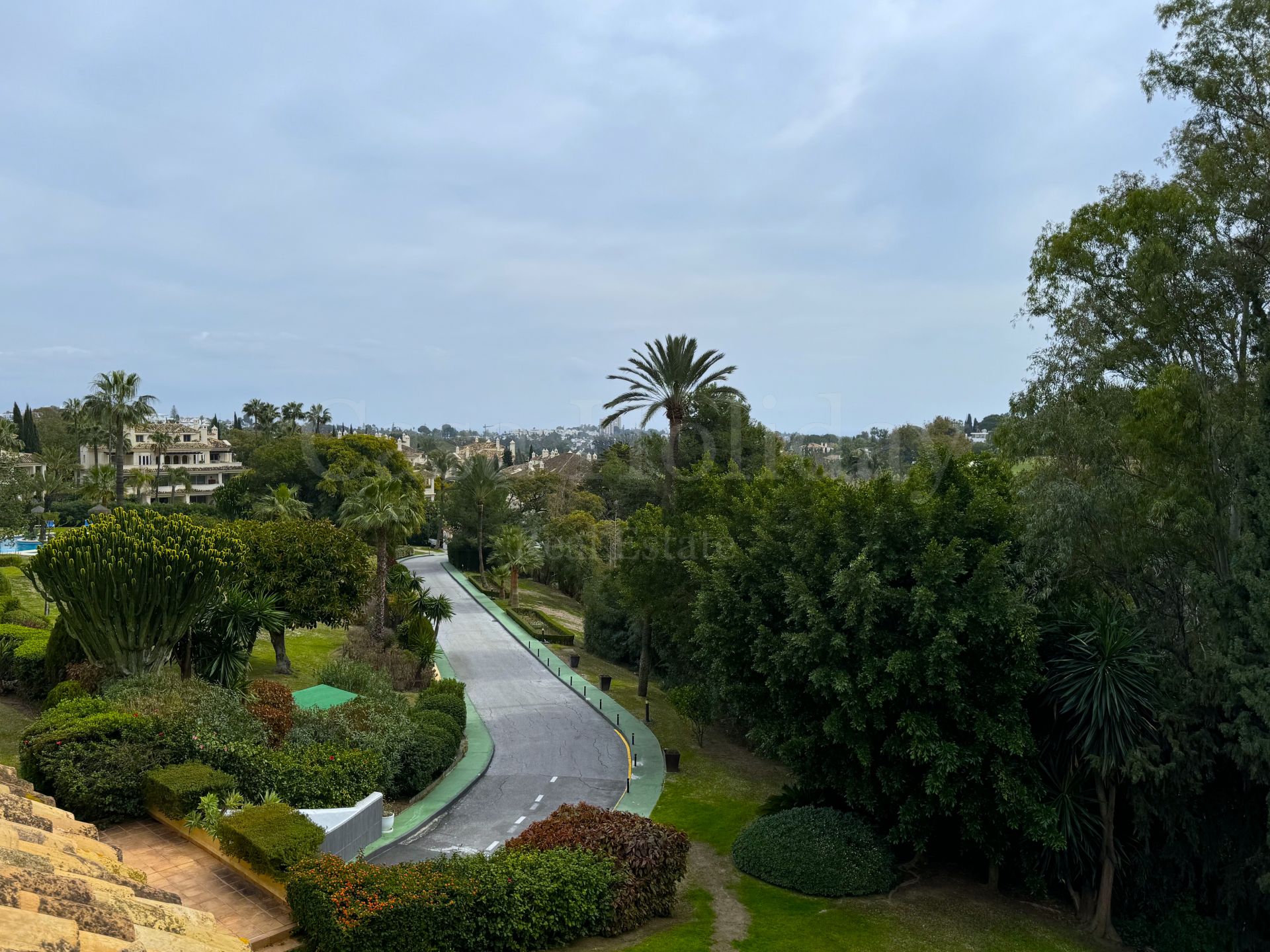 Duplex en Country Club Las Brisas, Marbella