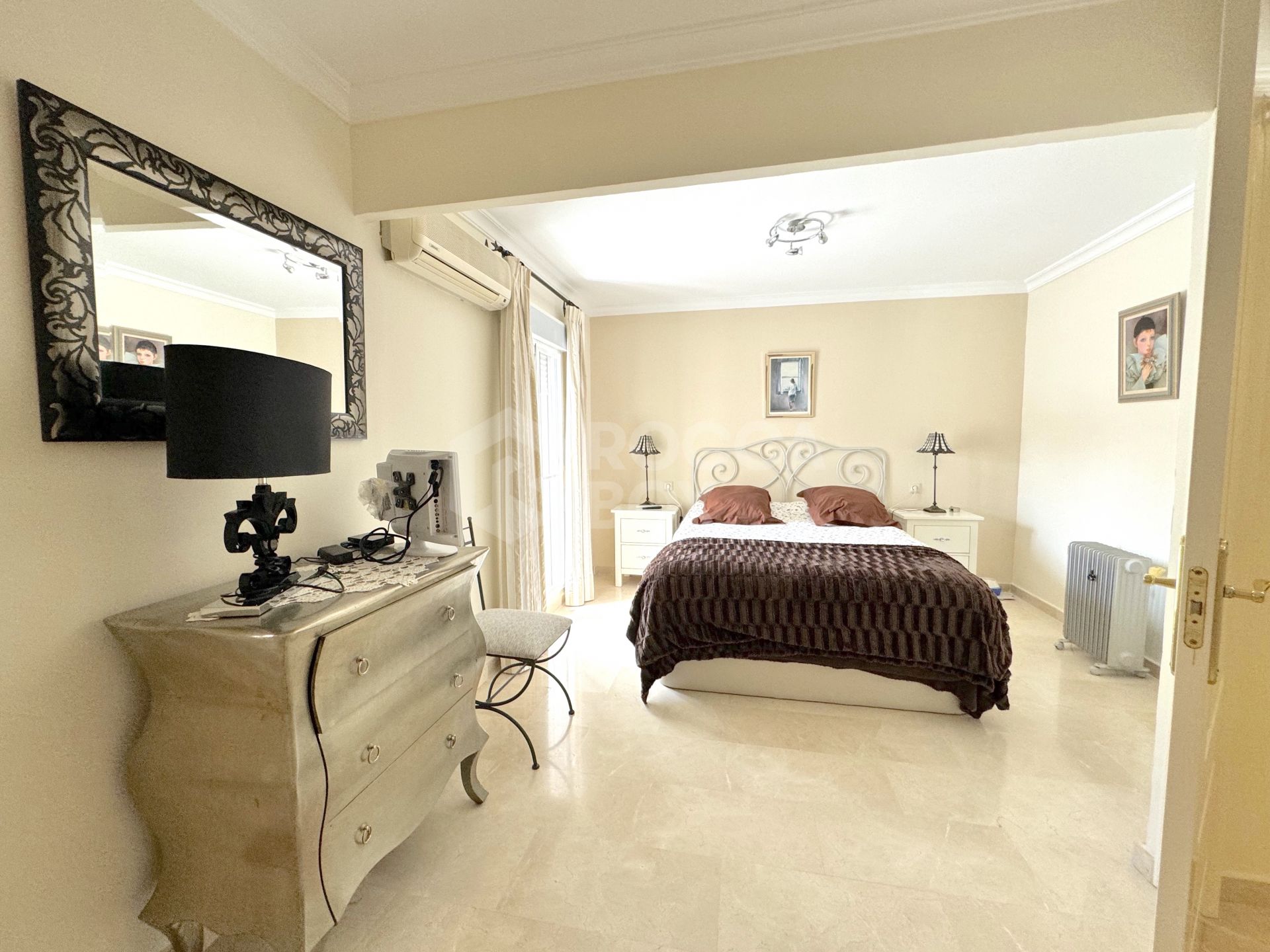 Townhouse for sale in Atalaya Estepona