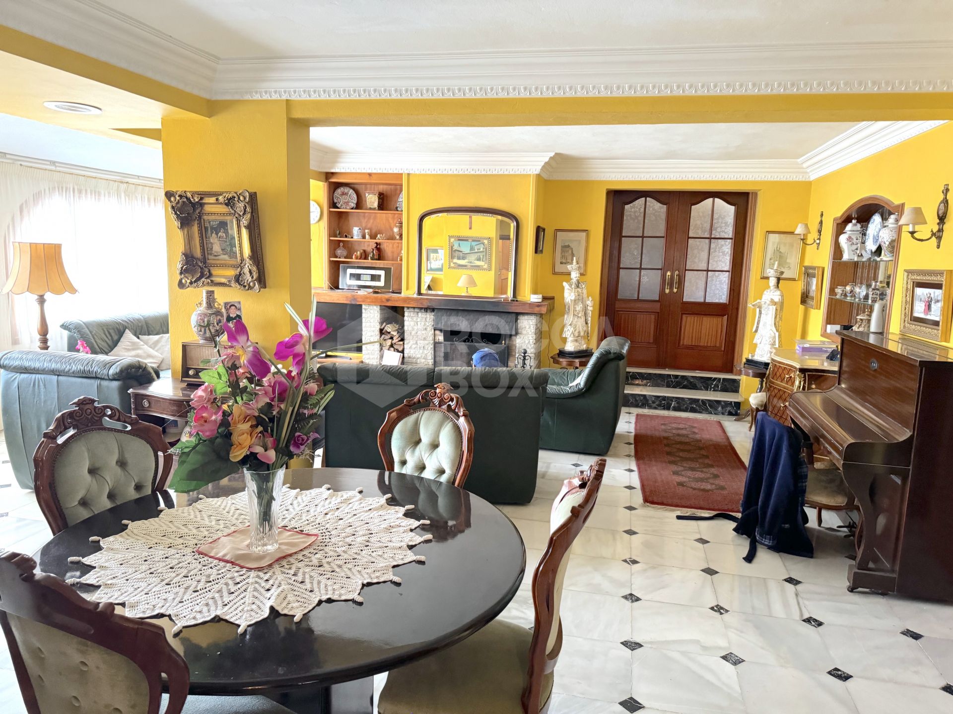 Unique Investment Opportunity in Estepona: Luxury Villa Near the Beach