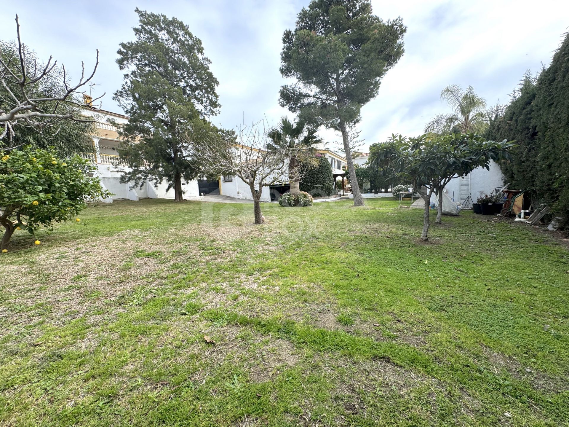 Unique Investment Opportunity in Estepona: Luxury Villa Near the Beach