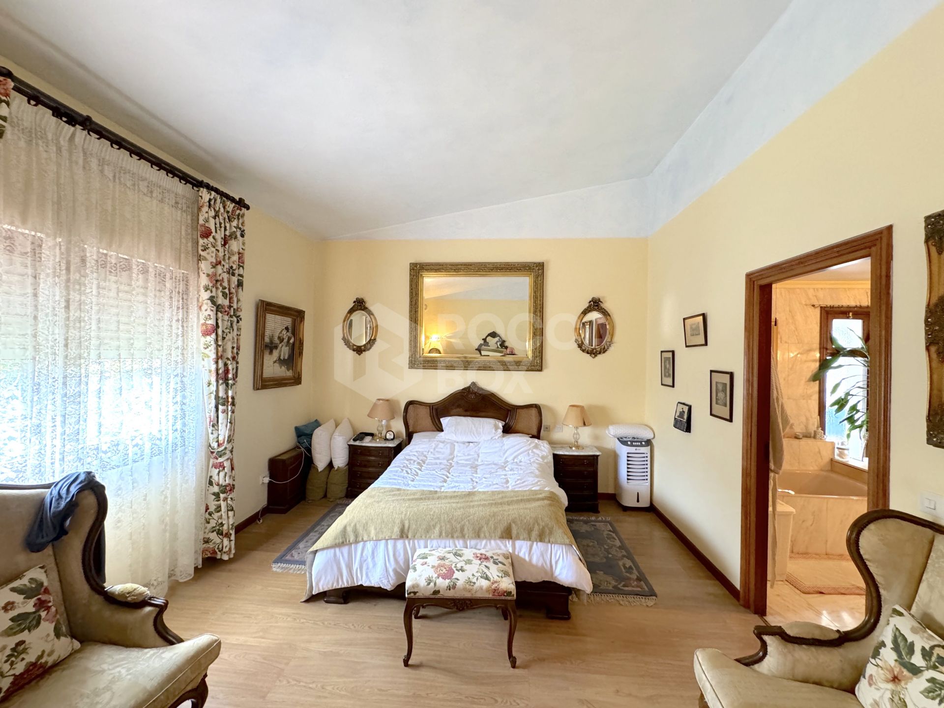 Unique Investment Opportunity in Estepona: Luxury Villa Near the Beach