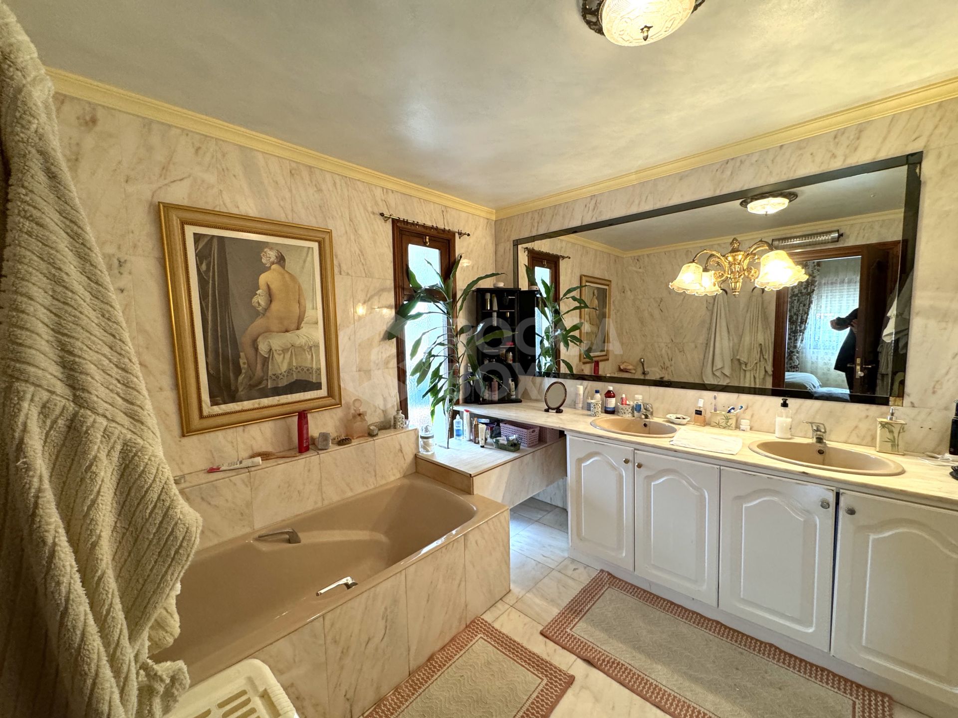 Unique Investment Opportunity in Estepona: Luxury Villa Near the Beach