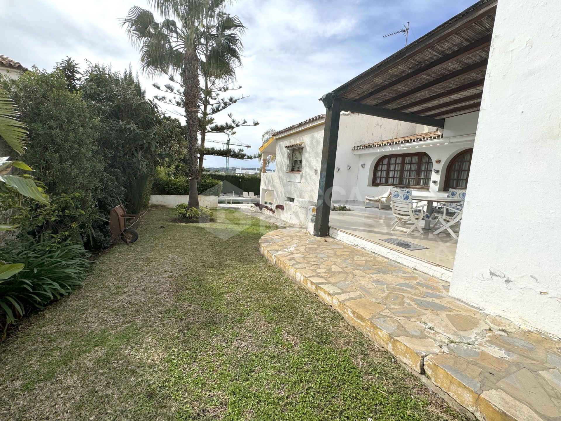 Unique Investment Opportunity in Estepona: Luxury Villa Near the Beach