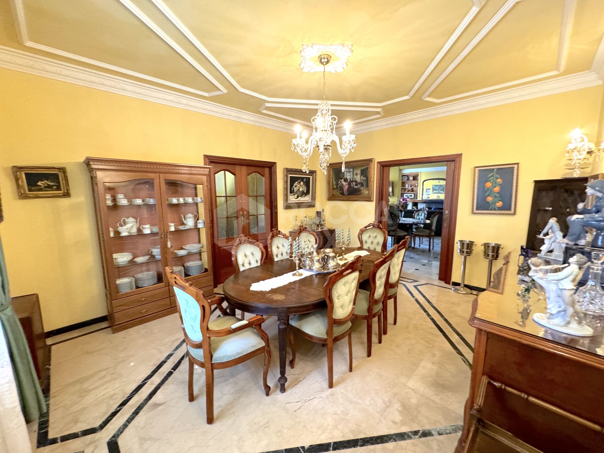 Unique Investment Opportunity in Estepona: Luxury Villa Near the Beach