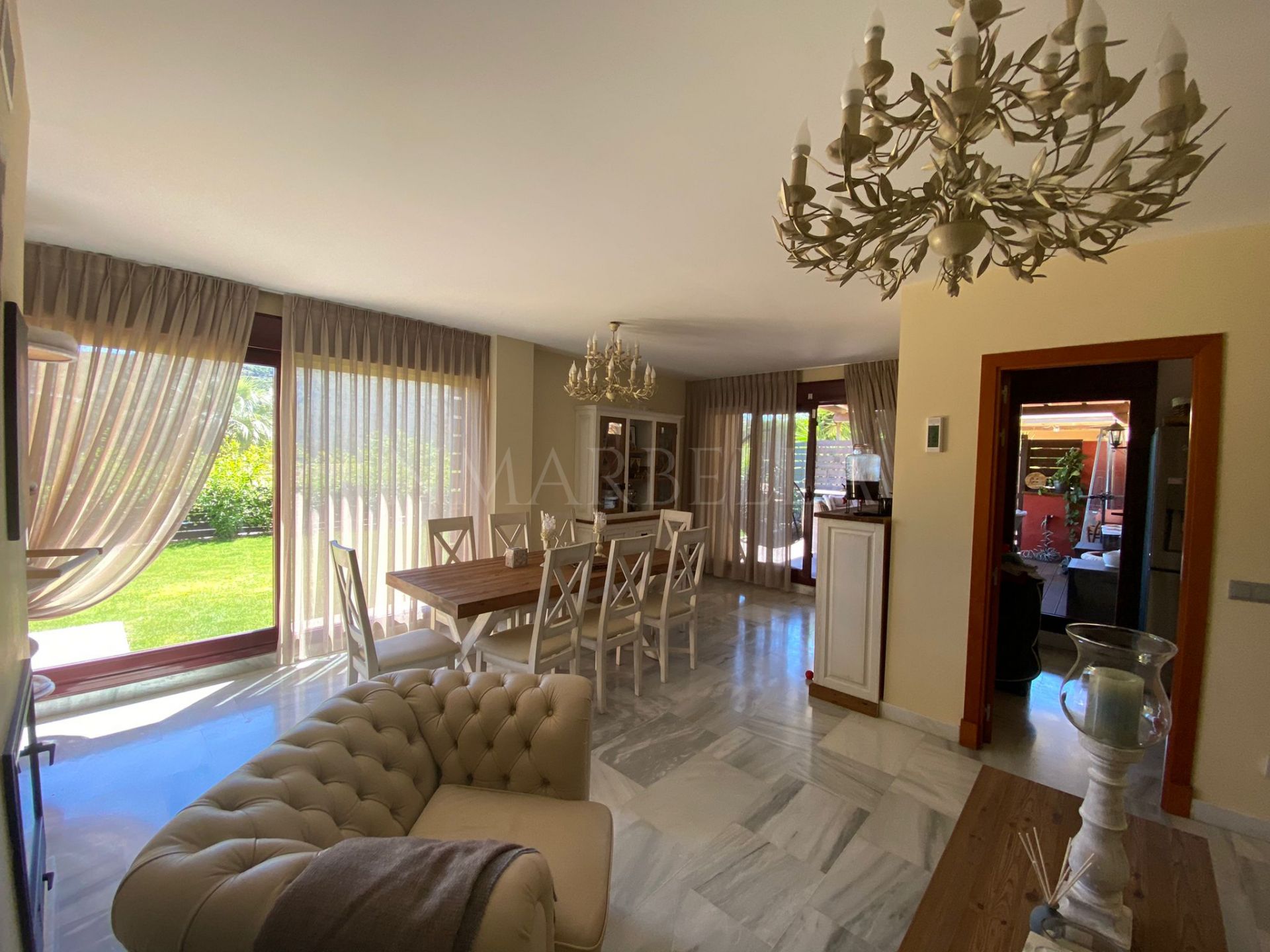 Villa for sale in a gated complex Parque Botanico Benahavis