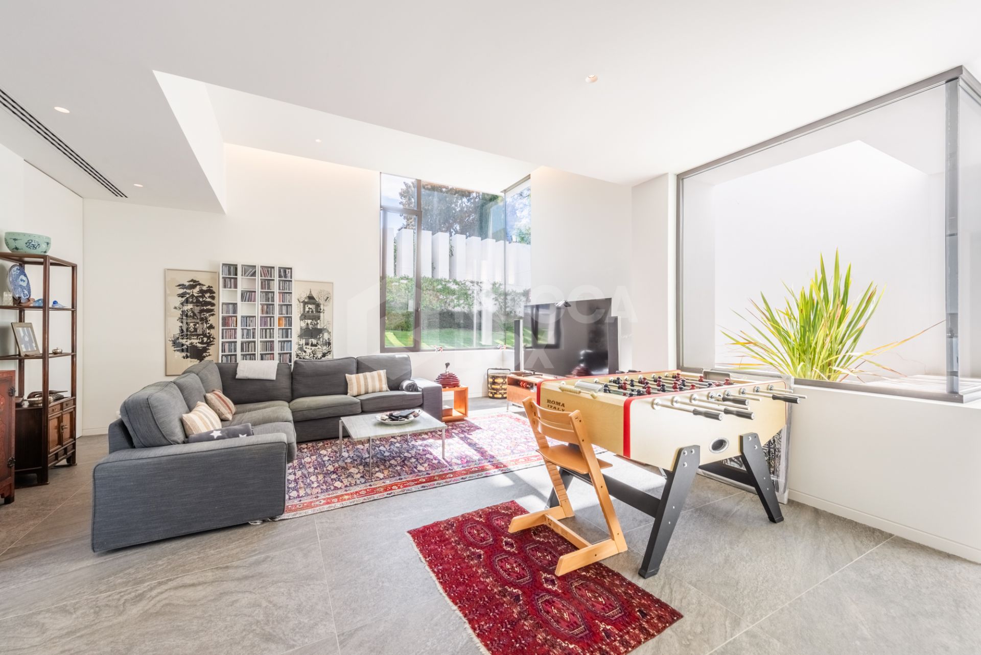 Multilevel contemporary style villa in a quiet location at the end of a cul-de-sac with views to the Almenara Golf Course.