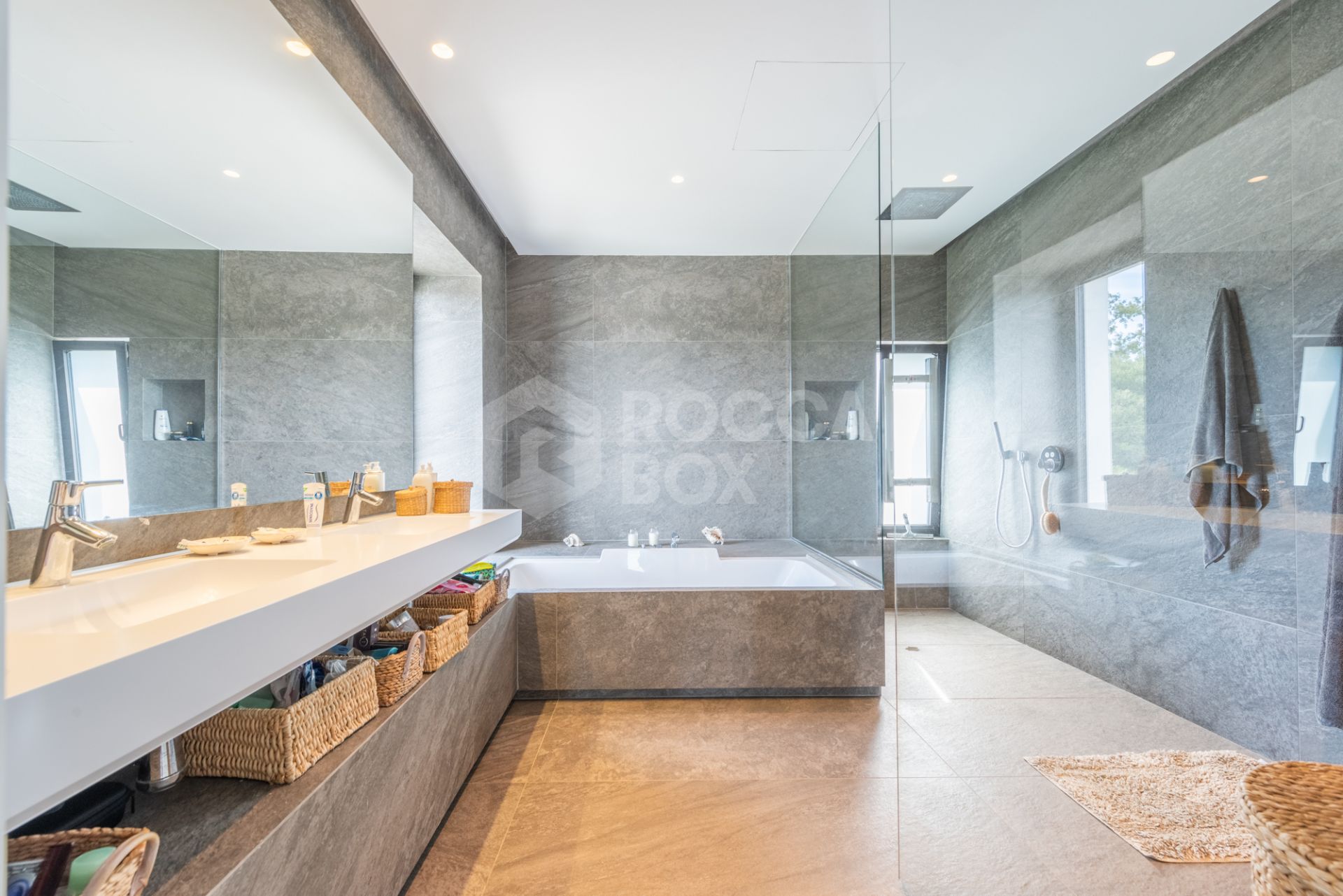 Multilevel contemporary style villa in a quiet location at the end of a cul-de-sac with views to the Almenara Golf Course.