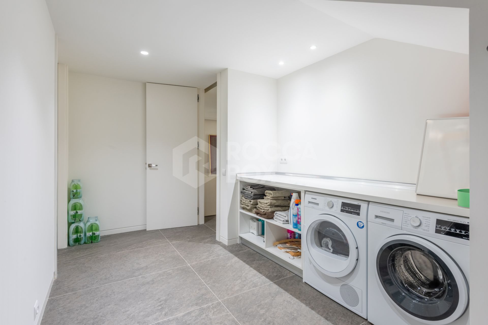 Multilevel contemporary style villa in a quiet location at the end of a cul-de-sac with views to the Almenara Golf Course.