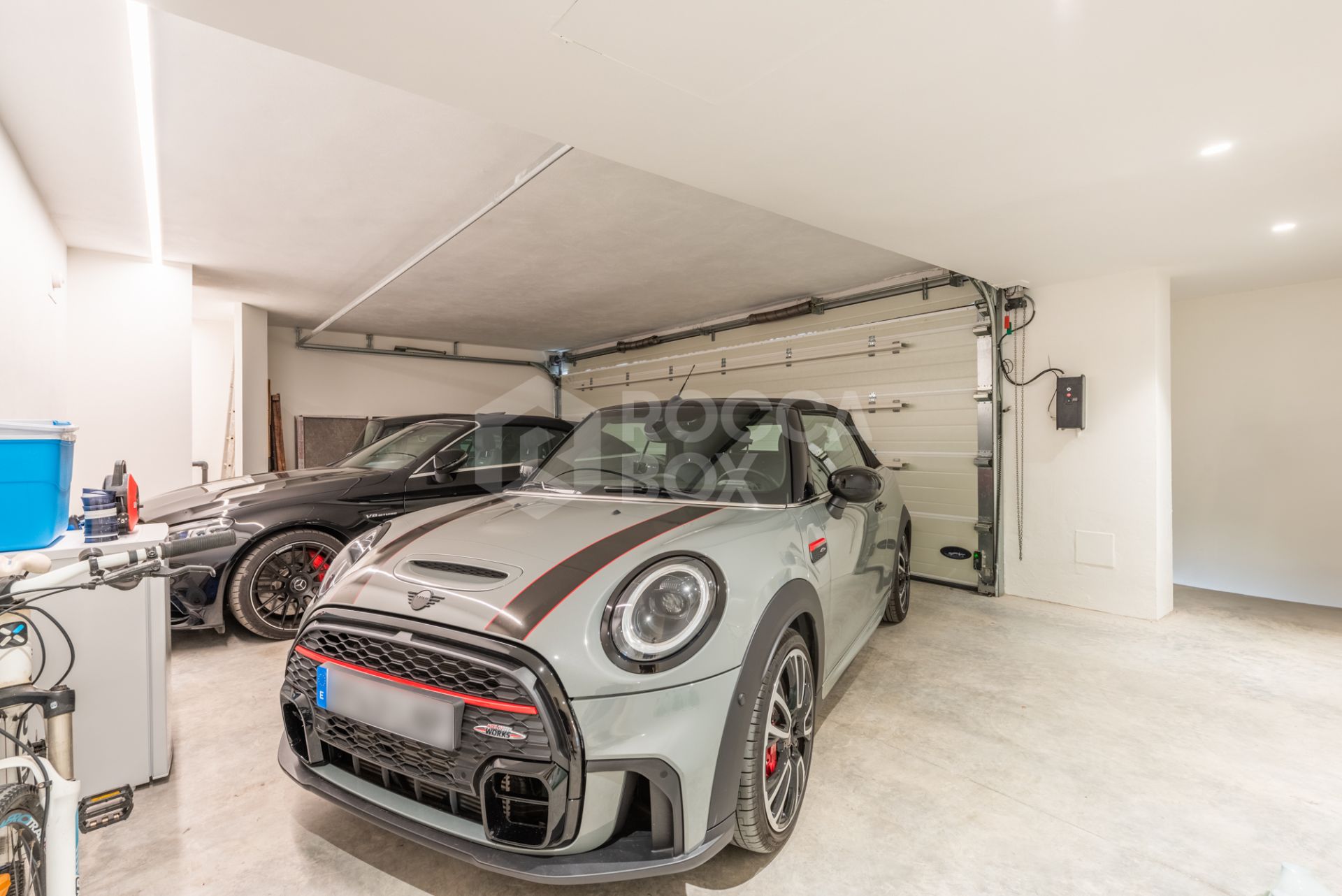 Multilevel contemporary style villa in a quiet location at the end of a cul-de-sac with views to the Almenara Golf Course.