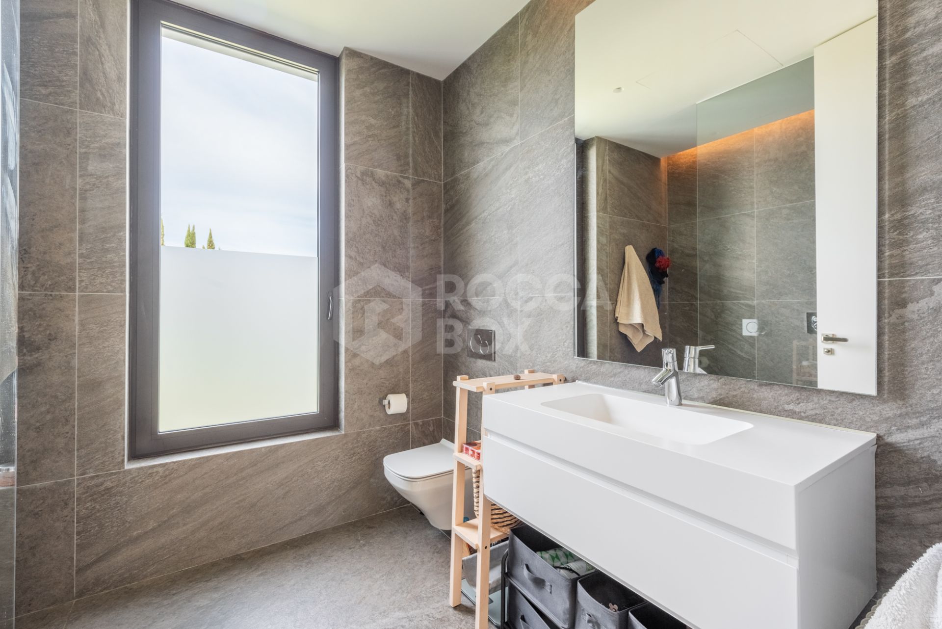 Multilevel contemporary style villa in a quiet location at the end of a cul-de-sac with views to the Almenara Golf Course.