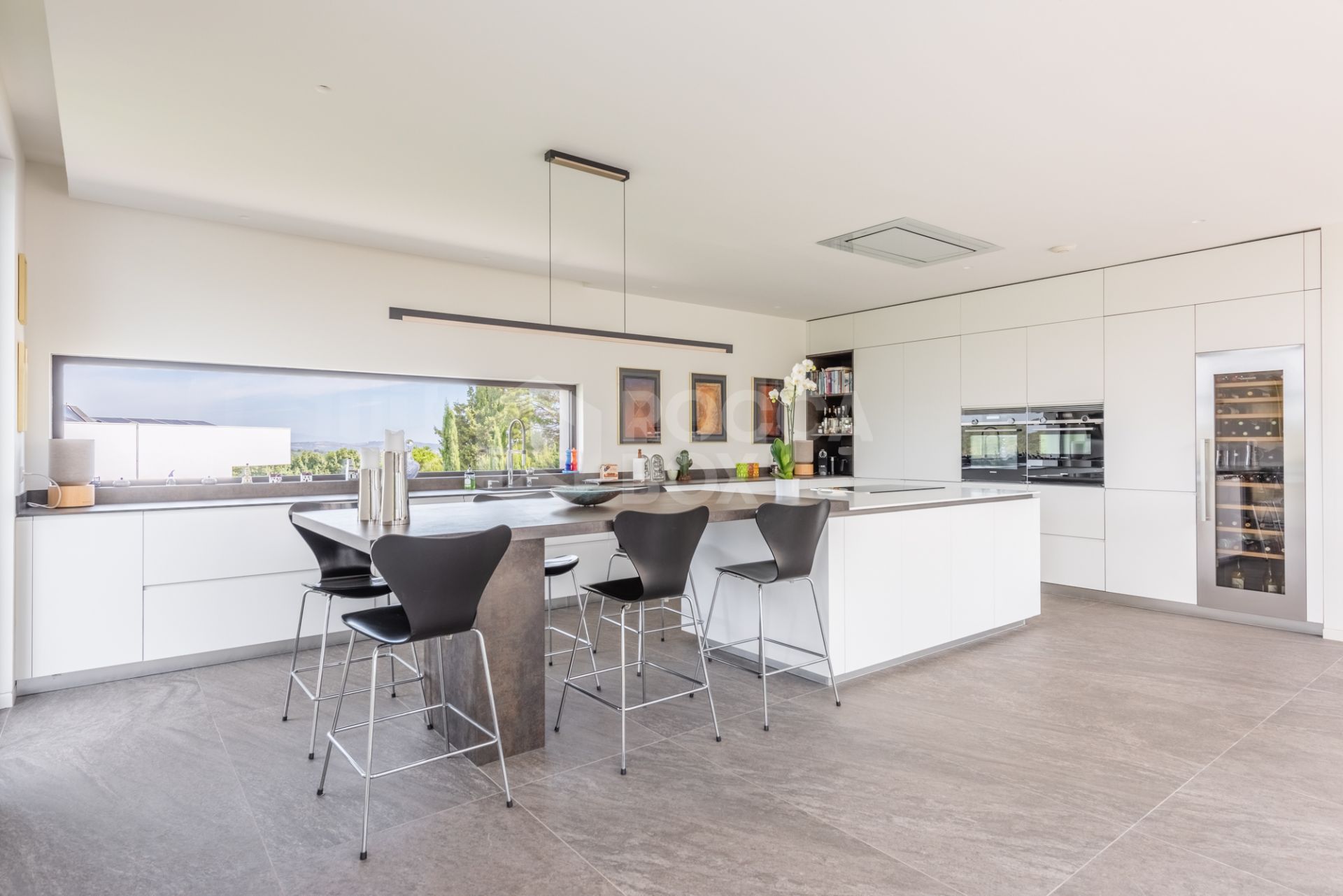 Multilevel contemporary style villa in a quiet location at the end of a cul-de-sac with views to the Almenara Golf Course.