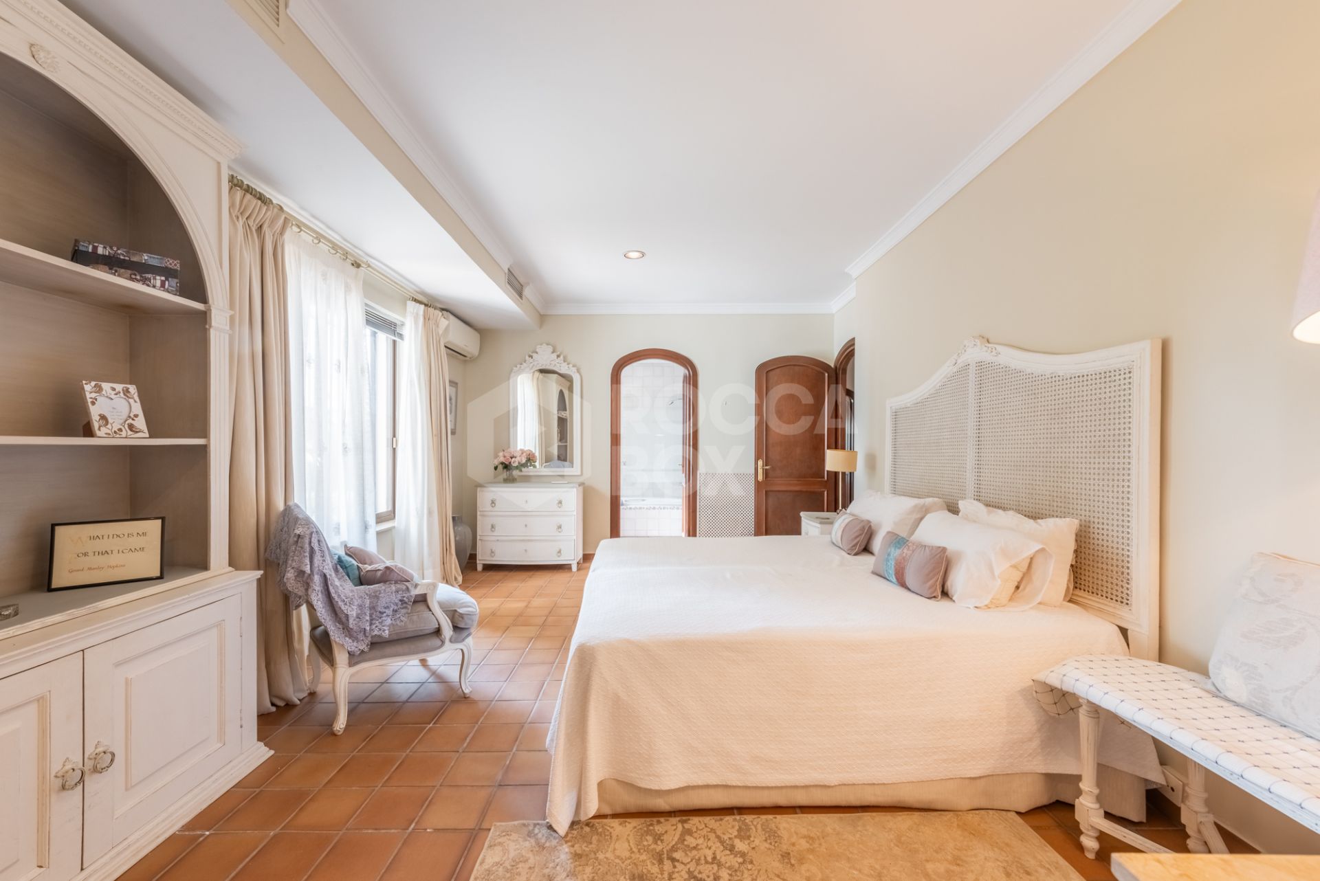 Charming Andalucian style villa in the heart of the Kings and Queens area, Sotogrande Costa.