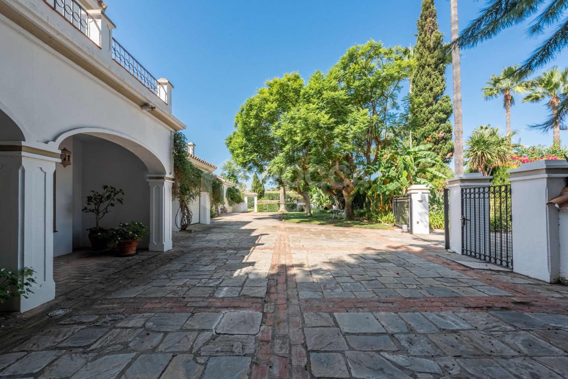 Charming Andalucian style villa in the heart of the Kings and Queens area, Sotogrande Costa.