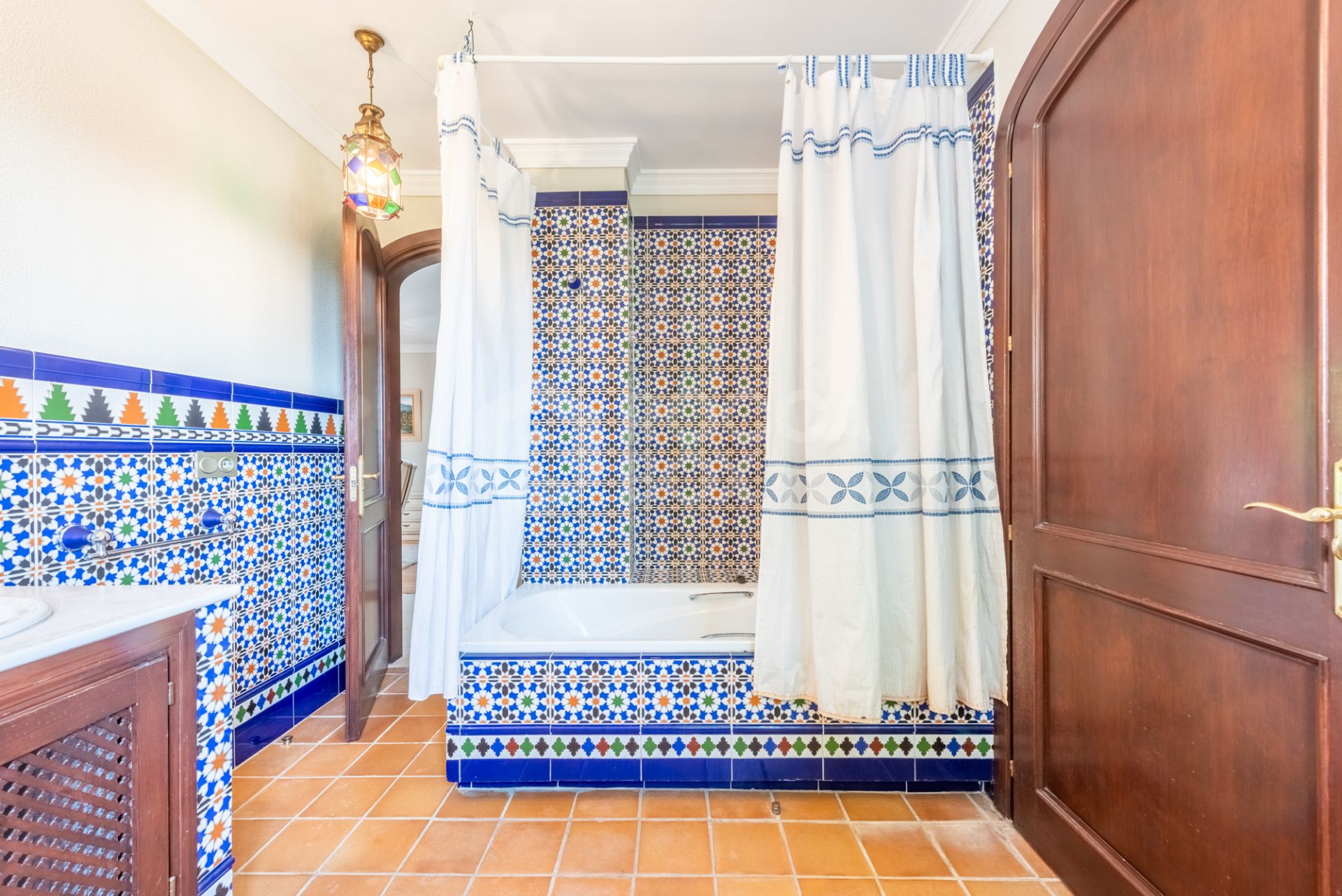 Charming Andalucian style villa in the heart of the Kings and Queens area, Sotogrande Costa.