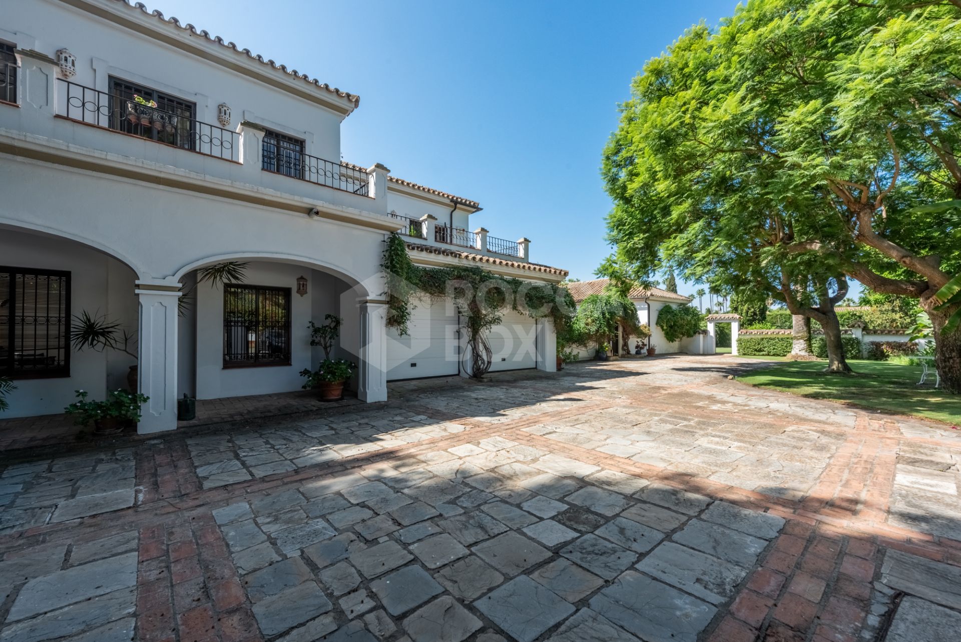 Charming Andalucian style villa in the heart of the Kings and Queens area, Sotogrande Costa.