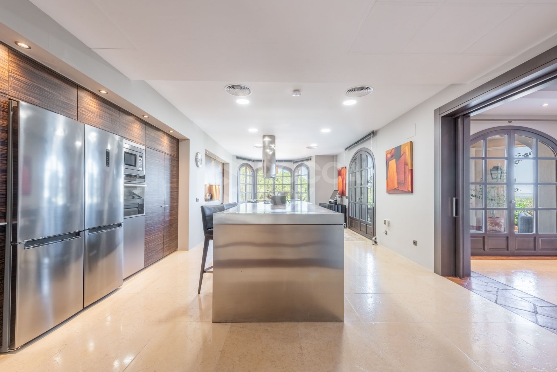 A superb villa built on an elevated site with outstanding panoramic views over golf courses to mountains and the sea.