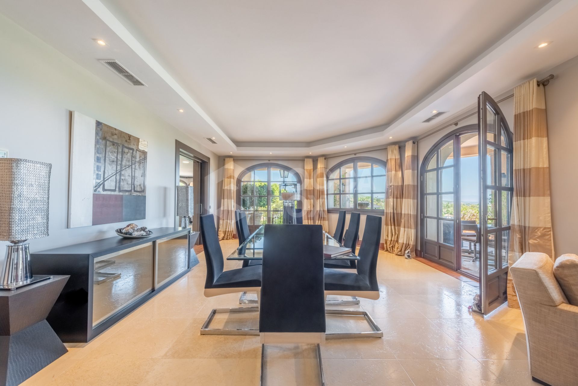 A superb villa built on an elevated site with outstanding panoramic views over golf courses to mountains and the sea.