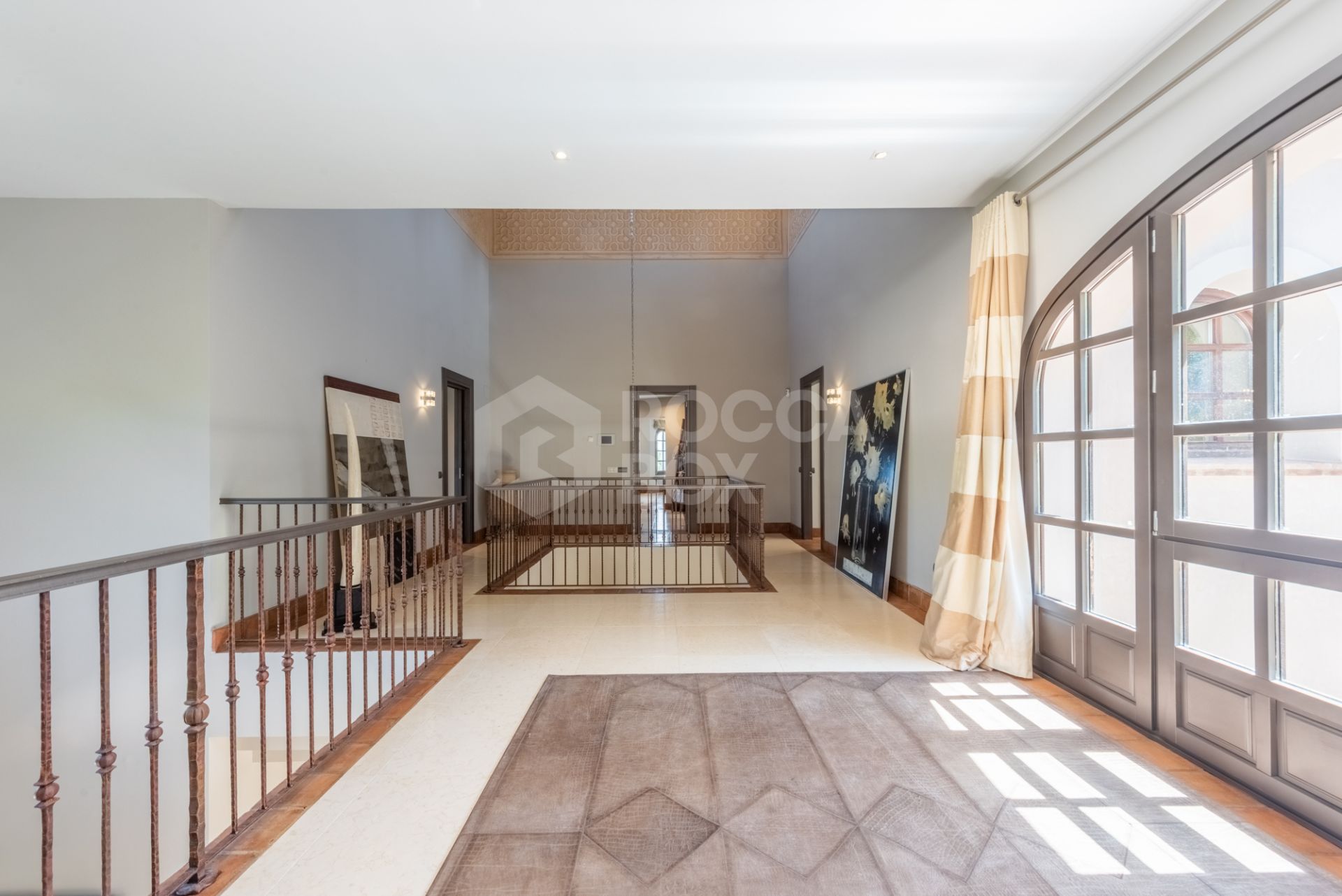 A superb villa built on an elevated site with outstanding panoramic views over golf courses to mountains and the sea.