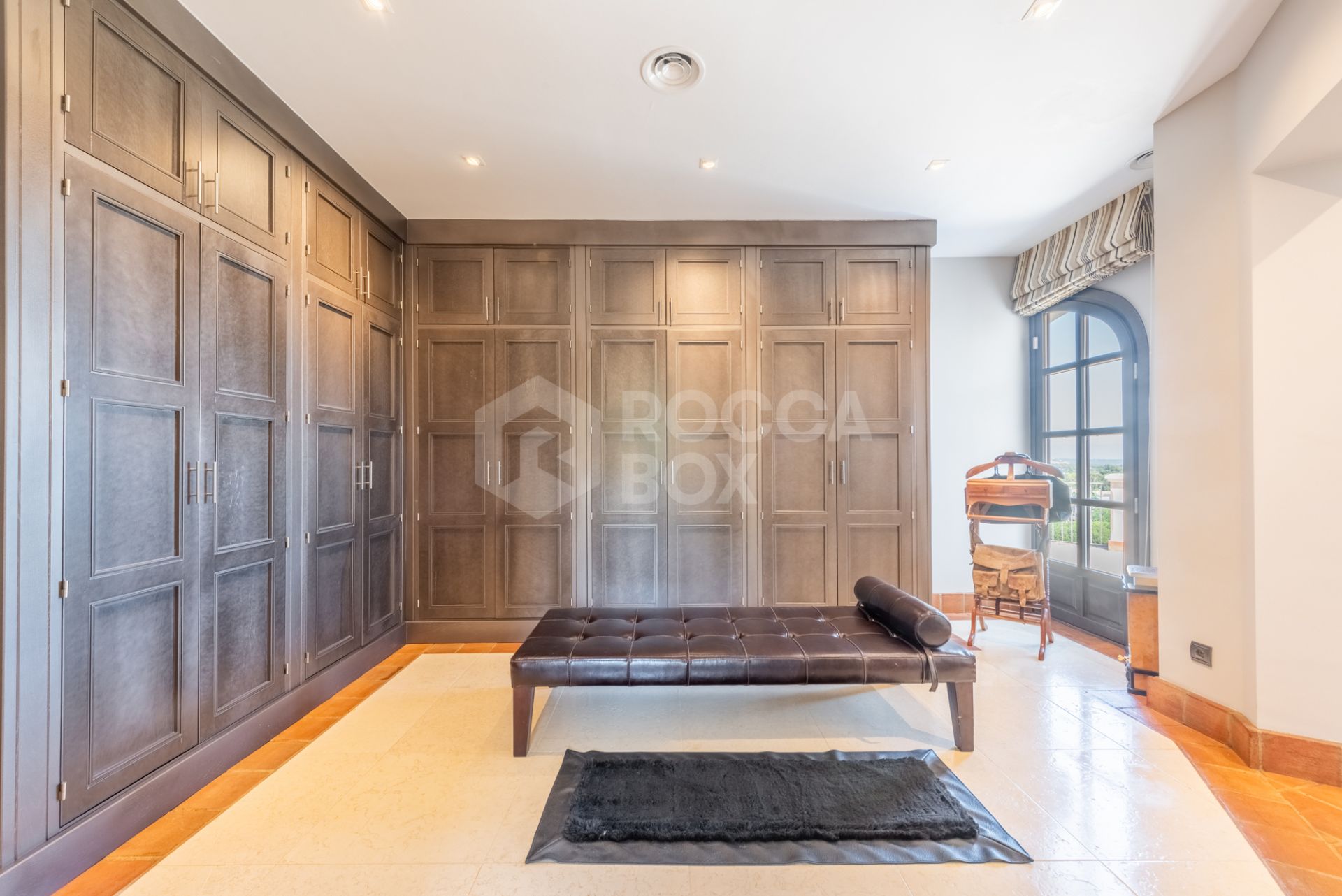 A superb villa built on an elevated site with outstanding panoramic views over golf courses to mountains and the sea.