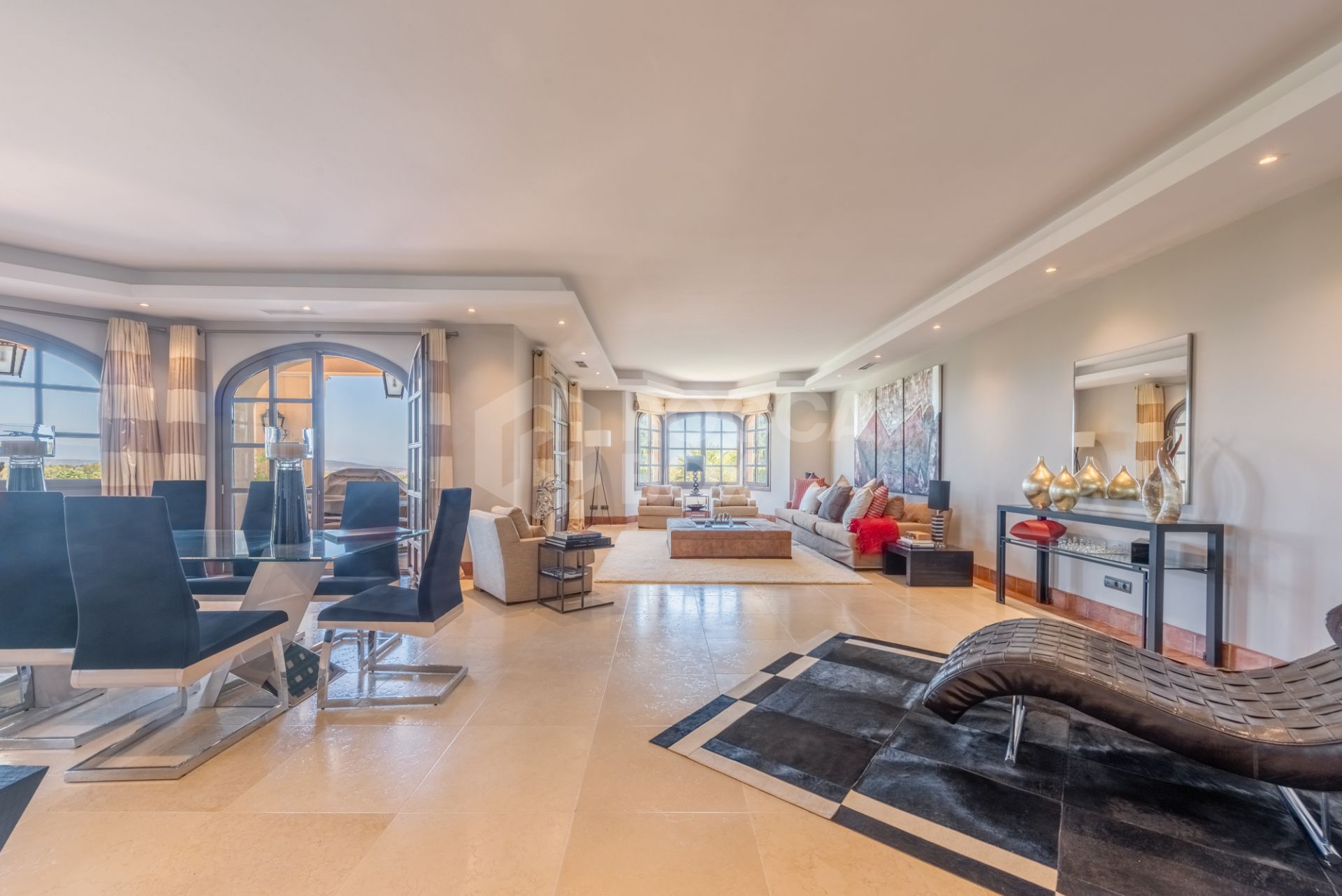 A superb villa built on an elevated site with outstanding panoramic views over golf courses to mountains and the sea.