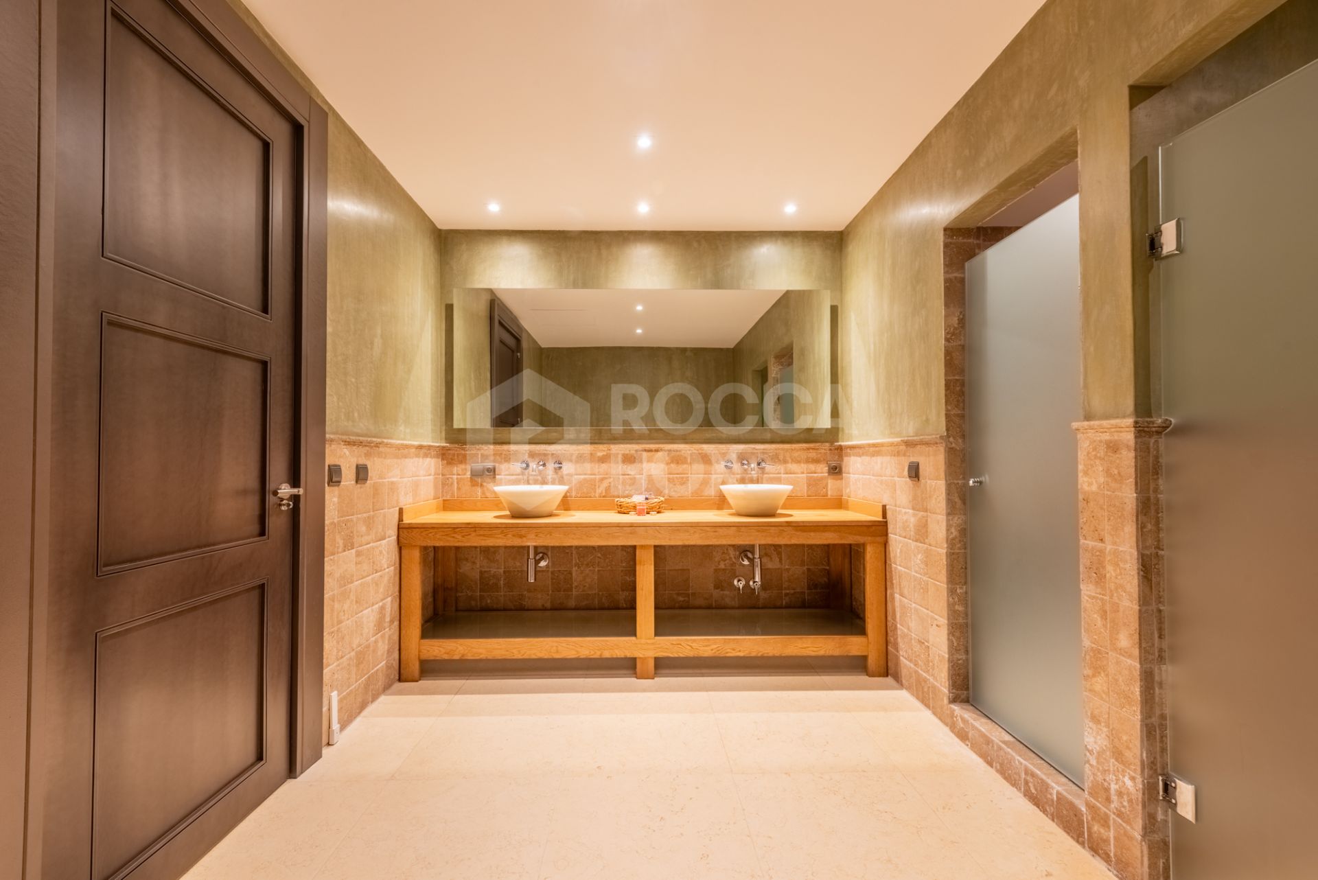 A superb villa built on an elevated site with outstanding panoramic views over golf courses to mountains and the sea.