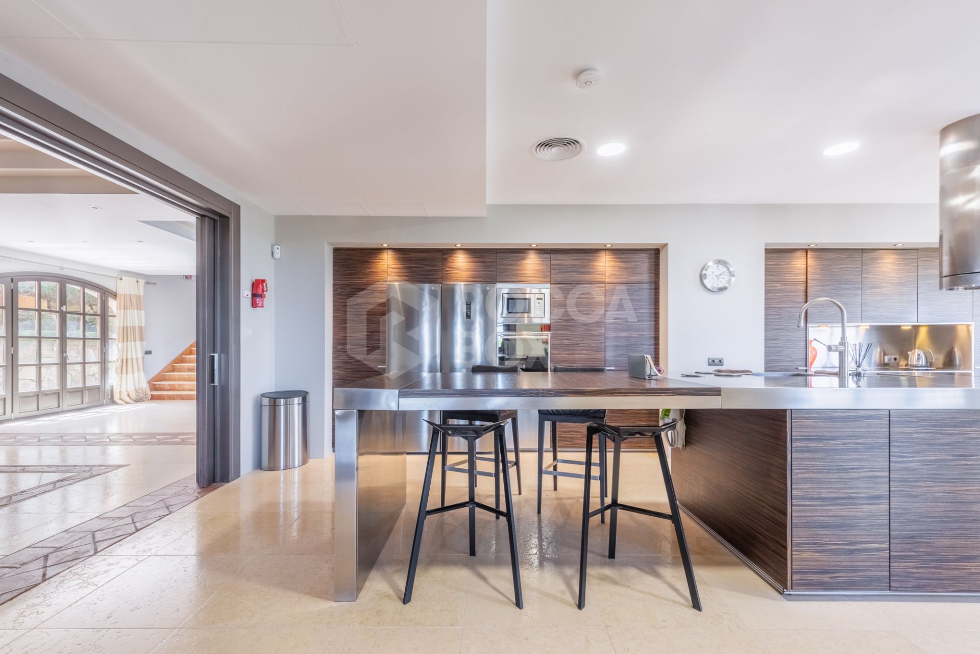 A superb villa built on an elevated site with outstanding panoramic views over golf courses to mountains and the sea.