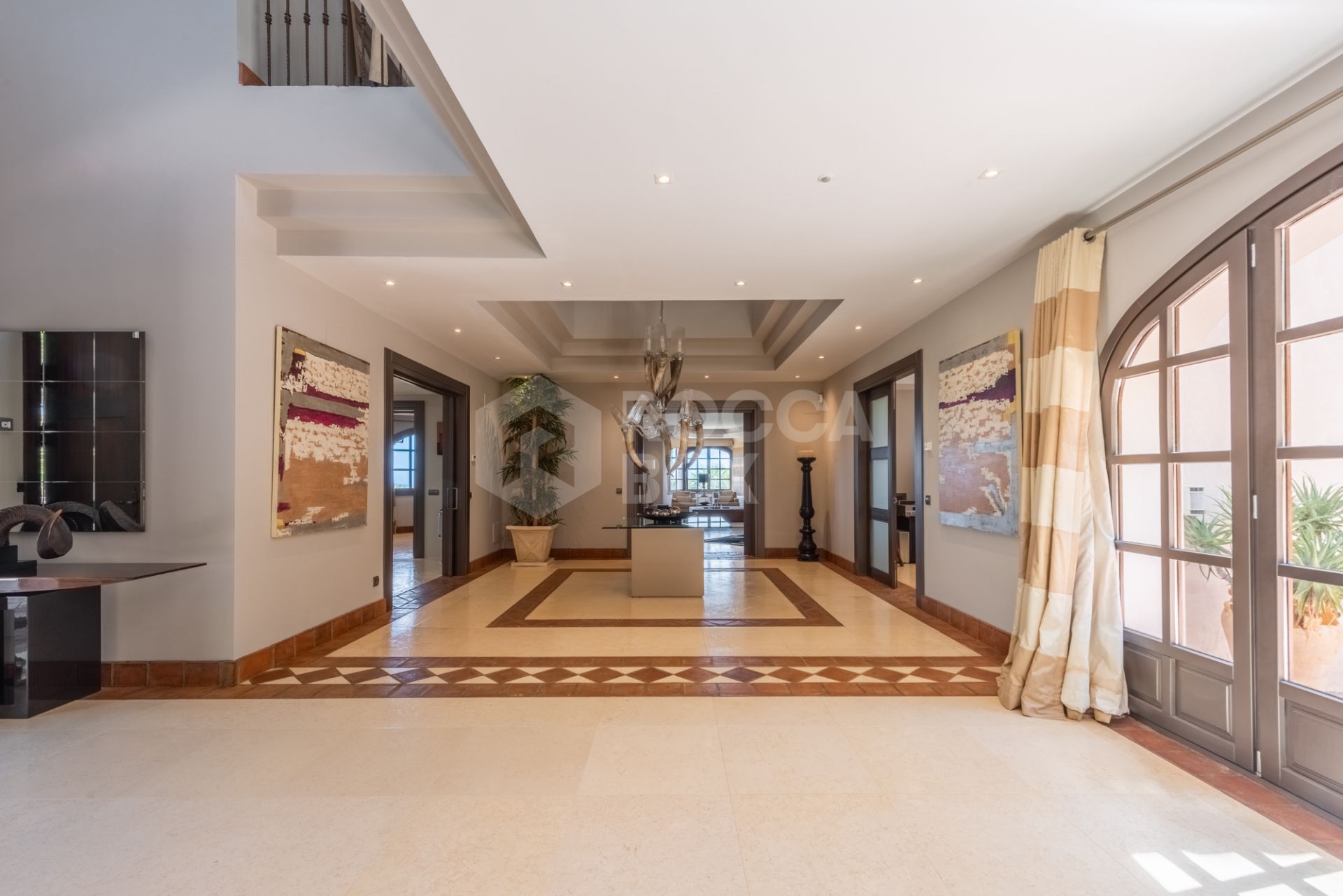 A superb villa built on an elevated site with outstanding panoramic views over golf courses to mountains and the sea.