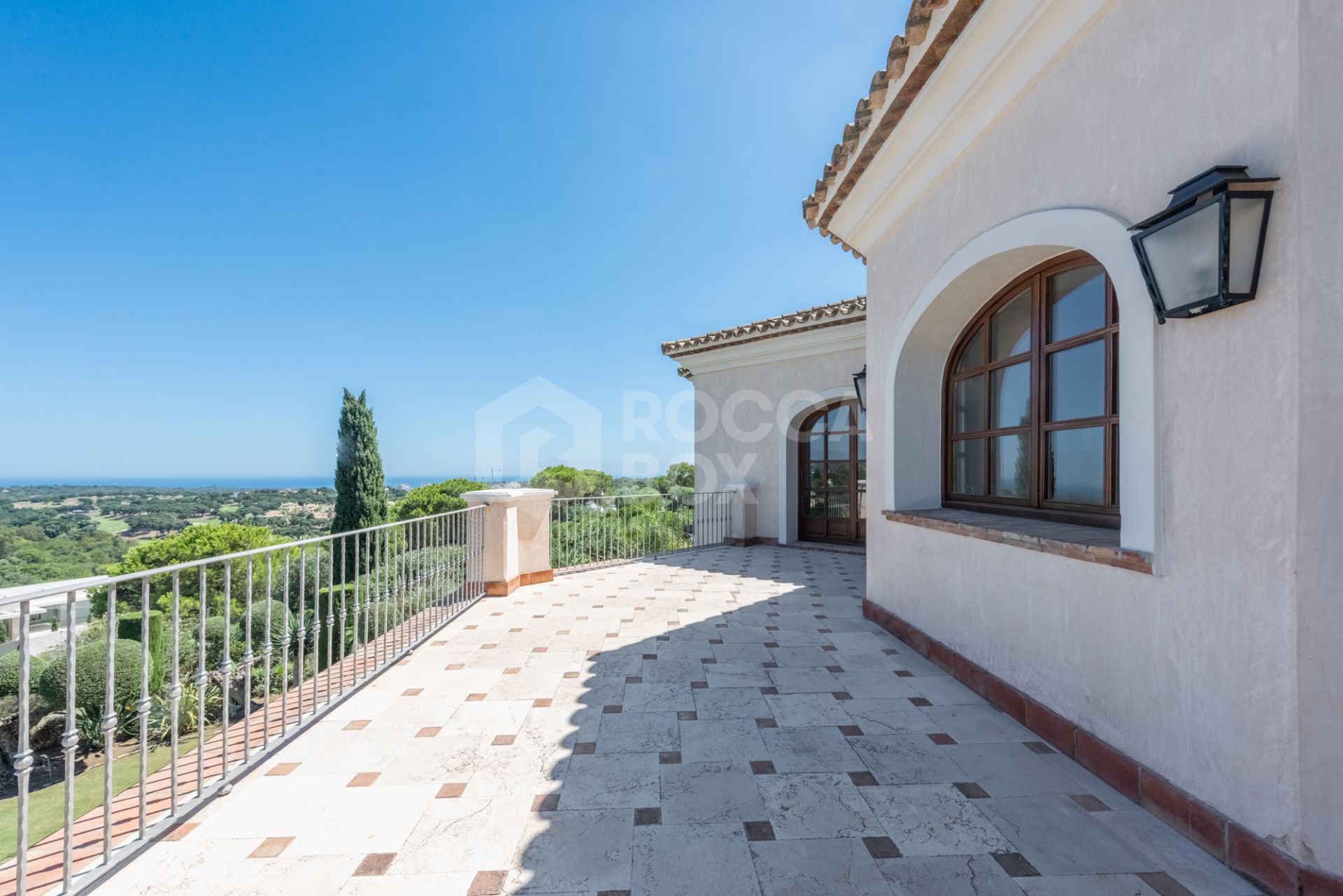 A superb villa built on an elevated site with outstanding panoramic views over golf courses to mountains and the sea.