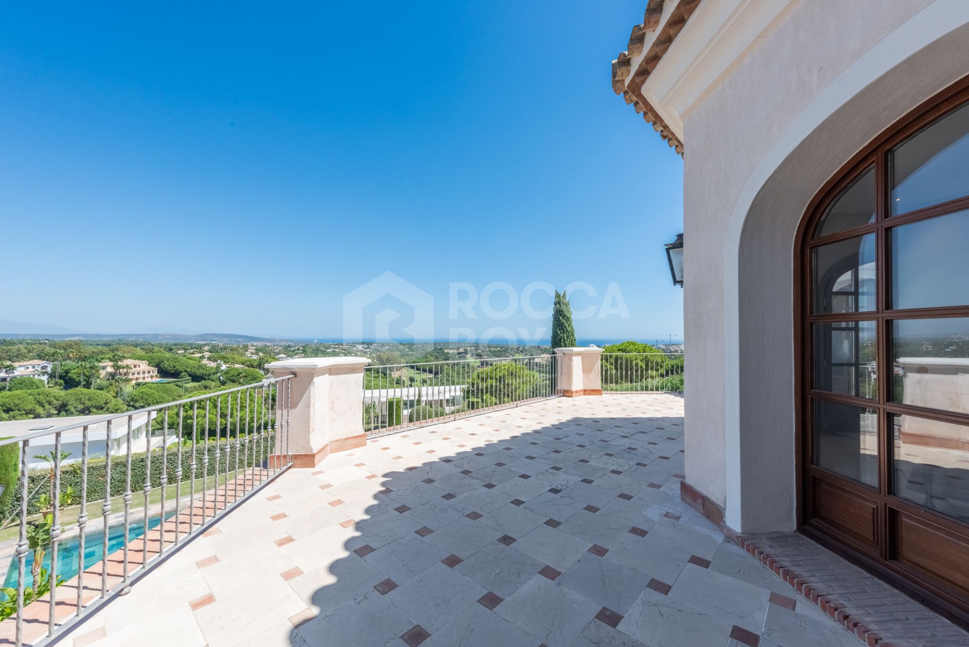 A superb villa built on an elevated site with outstanding panoramic views over golf courses to mountains and the sea.