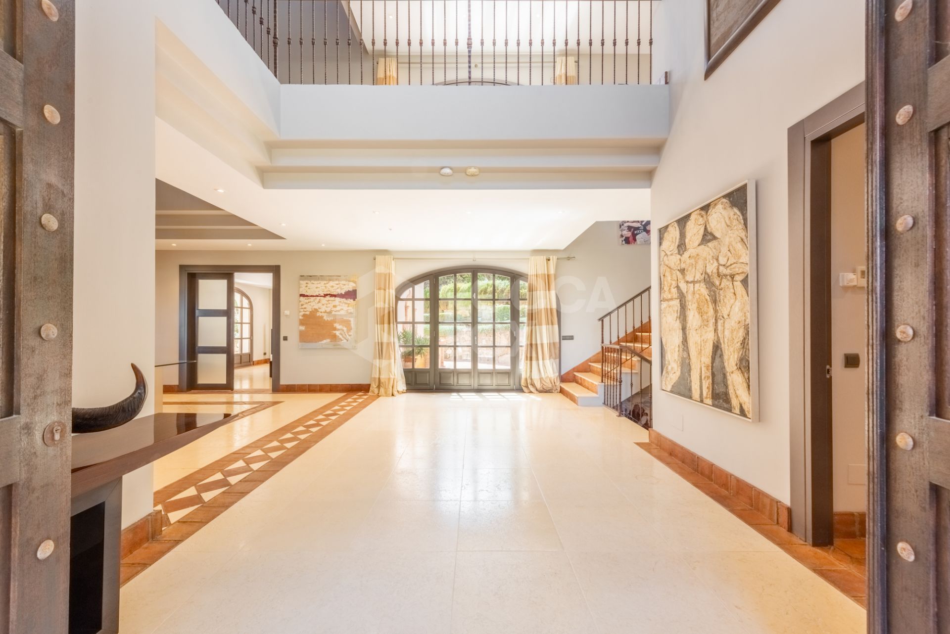 A superb villa built on an elevated site with outstanding panoramic views over golf courses to mountains and the sea.