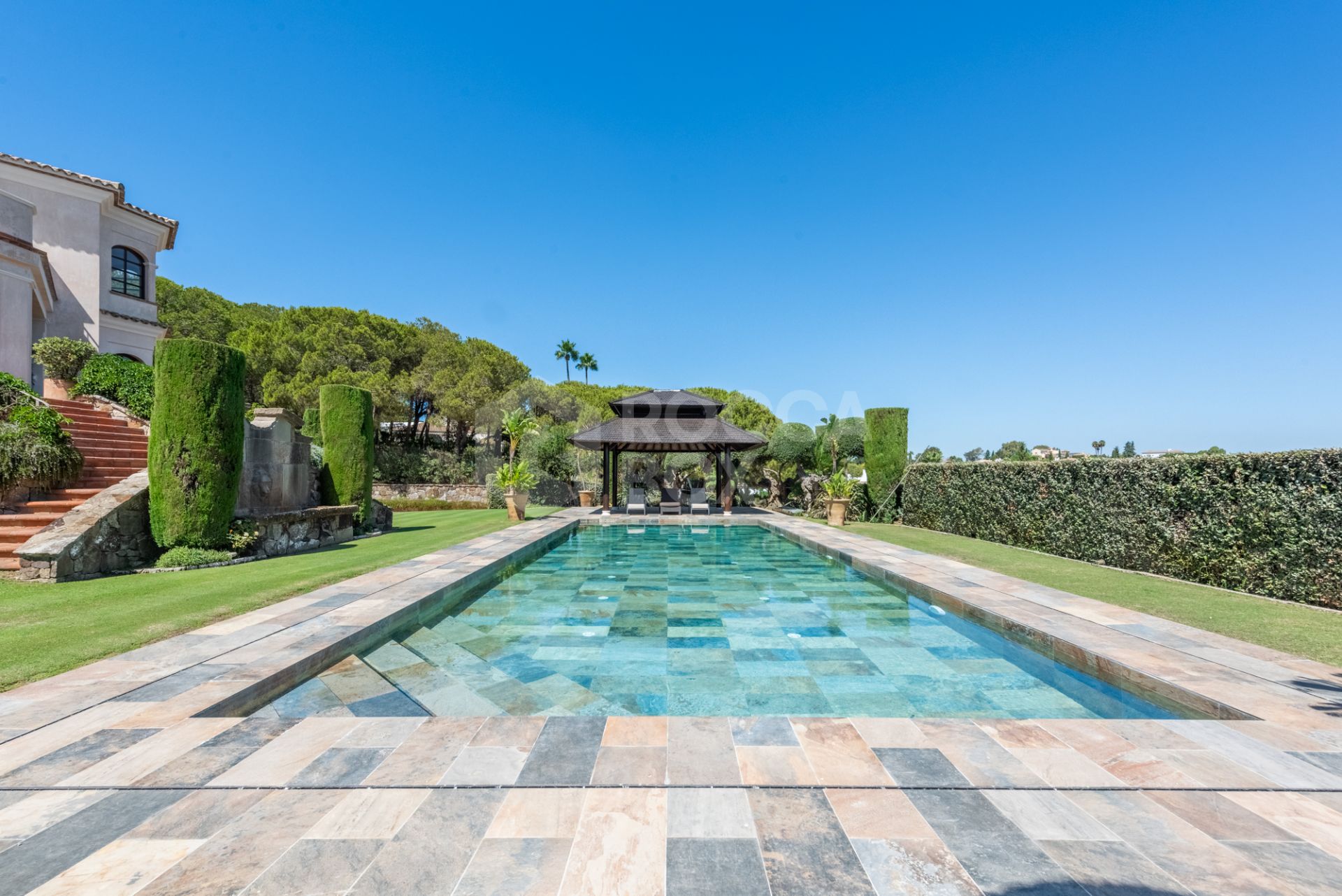 A superb villa built on an elevated site with outstanding panoramic views over golf courses to mountains and the sea.