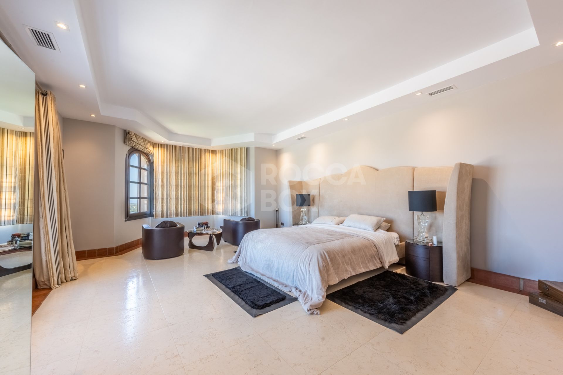 A superb villa built on an elevated site with outstanding panoramic views over golf courses to mountains and the sea.